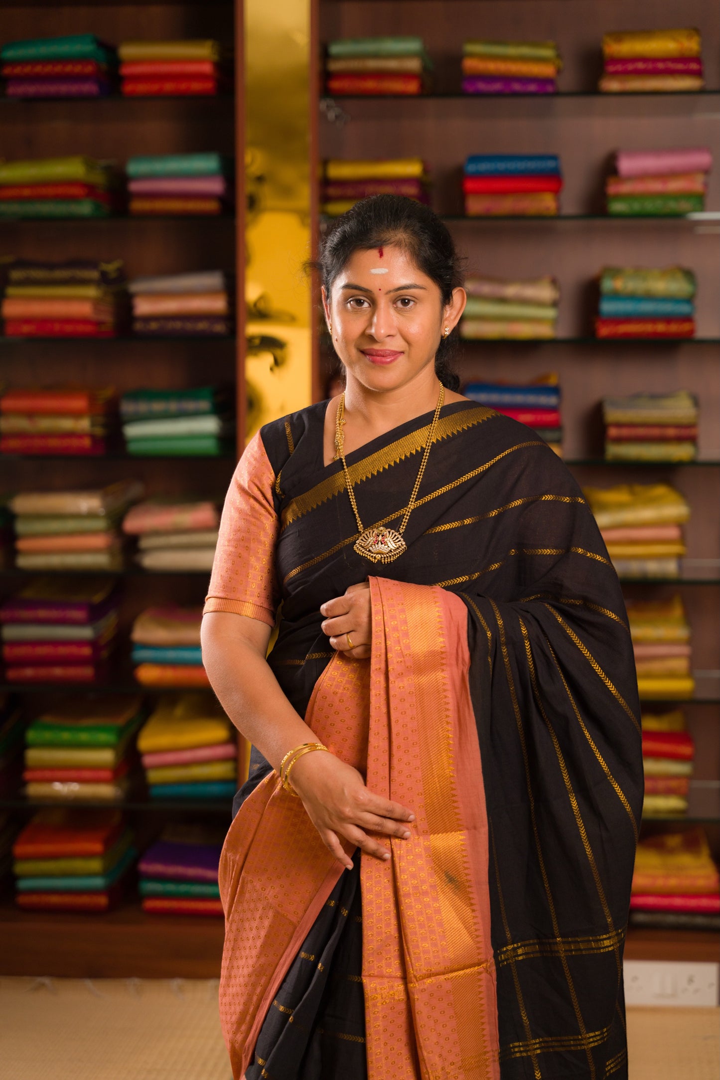 Beautiful Black Sungudi Cotton Saree With Contrast Peach Traditional Long Border