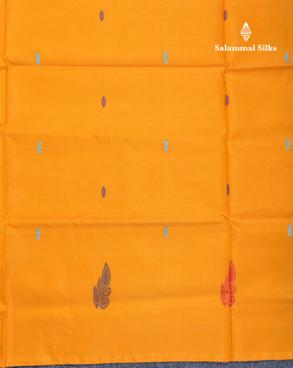 Light Orange Banana Pinth Saree (Vaazhainaar Pattu) With Contrast Saffire Green Blouse