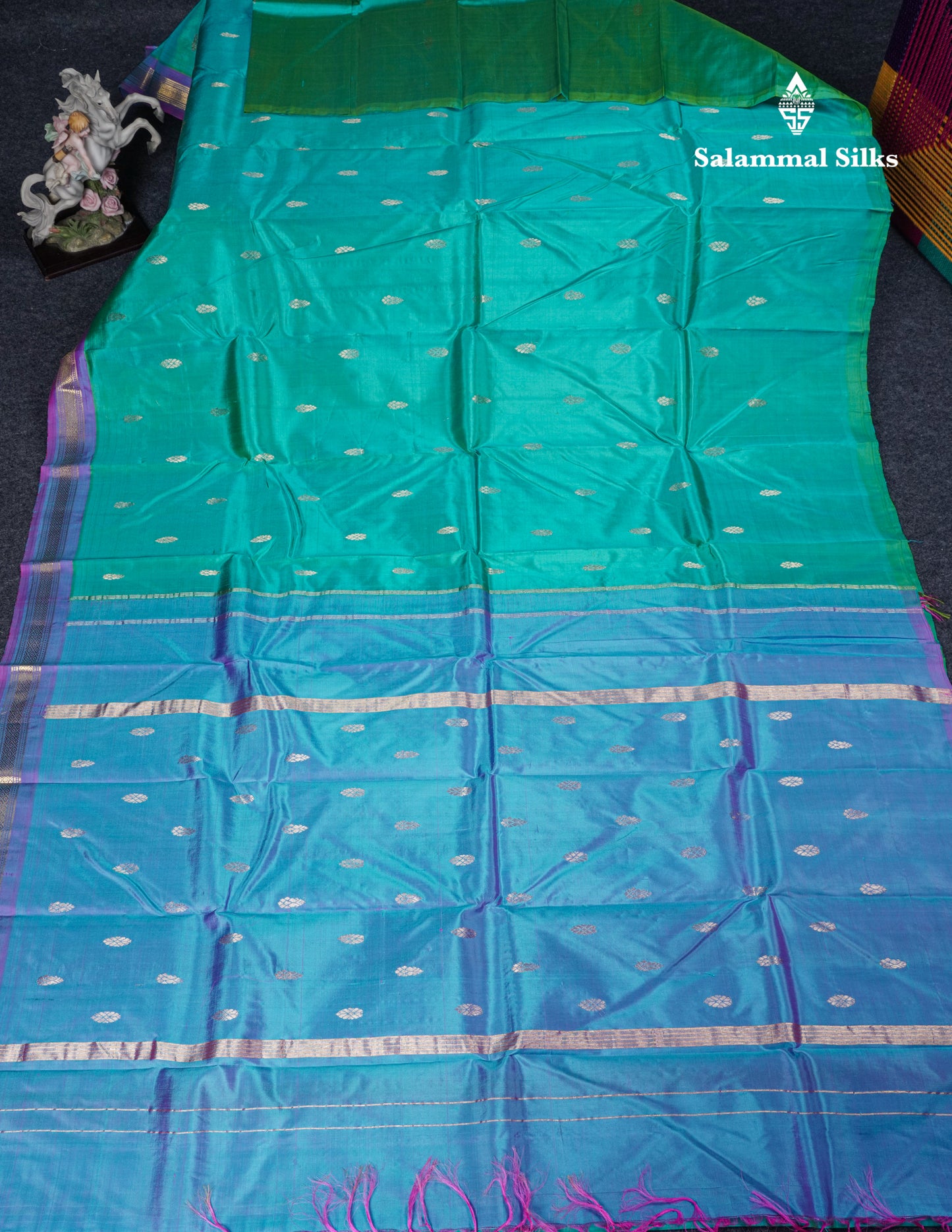 Dual Tone Sapphire Blue Pure Kanjivaram Silk Saree With Contrast Purple One Side Border