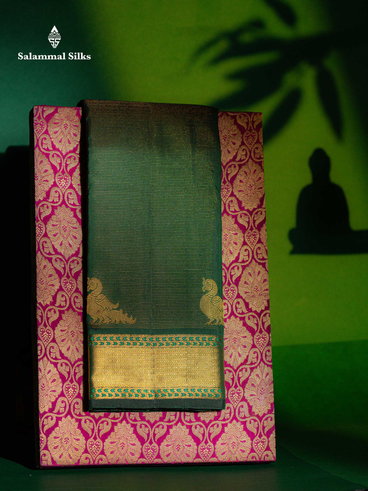 Beautiful Bottle Green Vaira Oosi Pure Kanjivaram Silk Saree With Traditional Medium Border