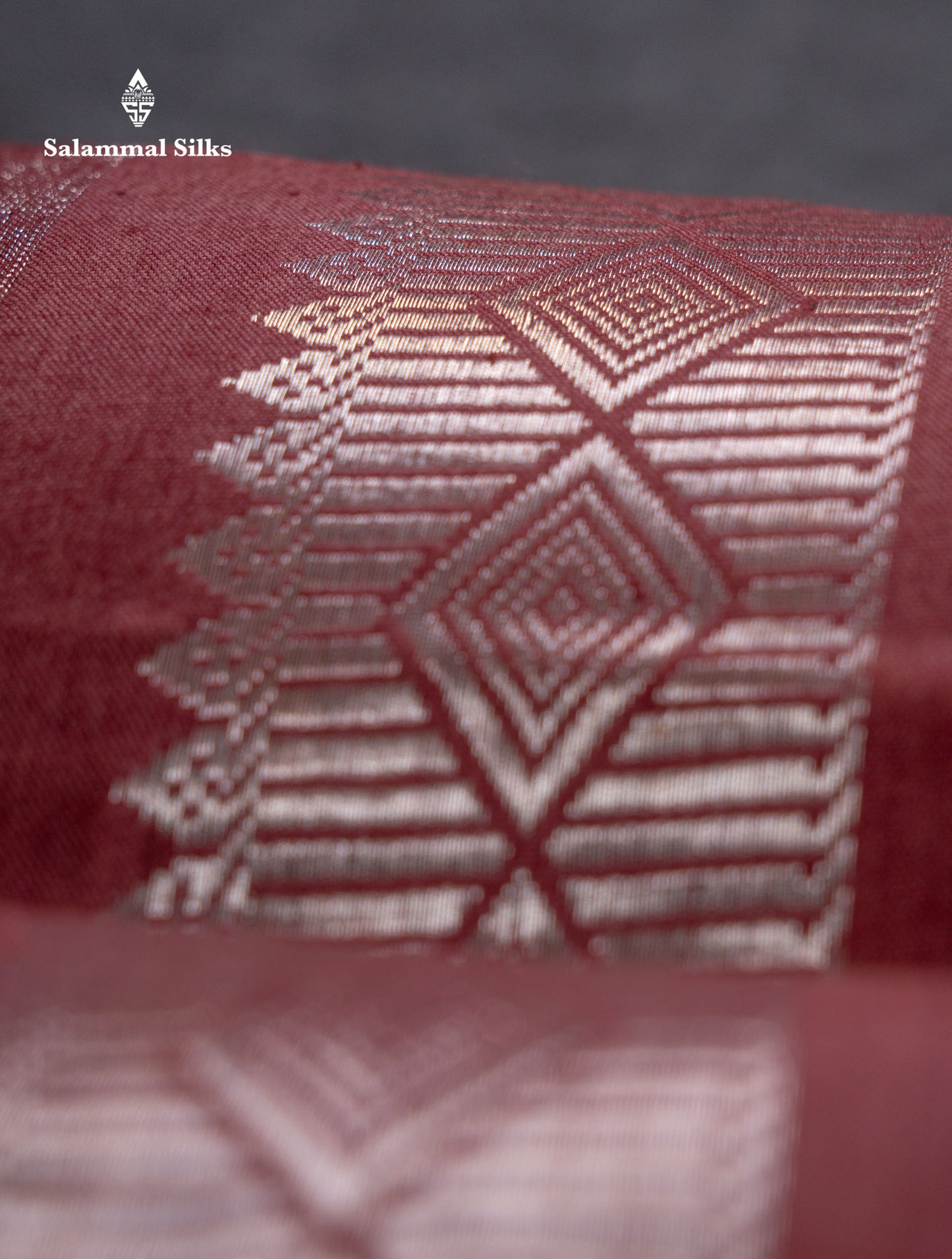 Stunning Maroon Tissue Sungudi Cotton Saree With Small Traditional Silver Zari Border