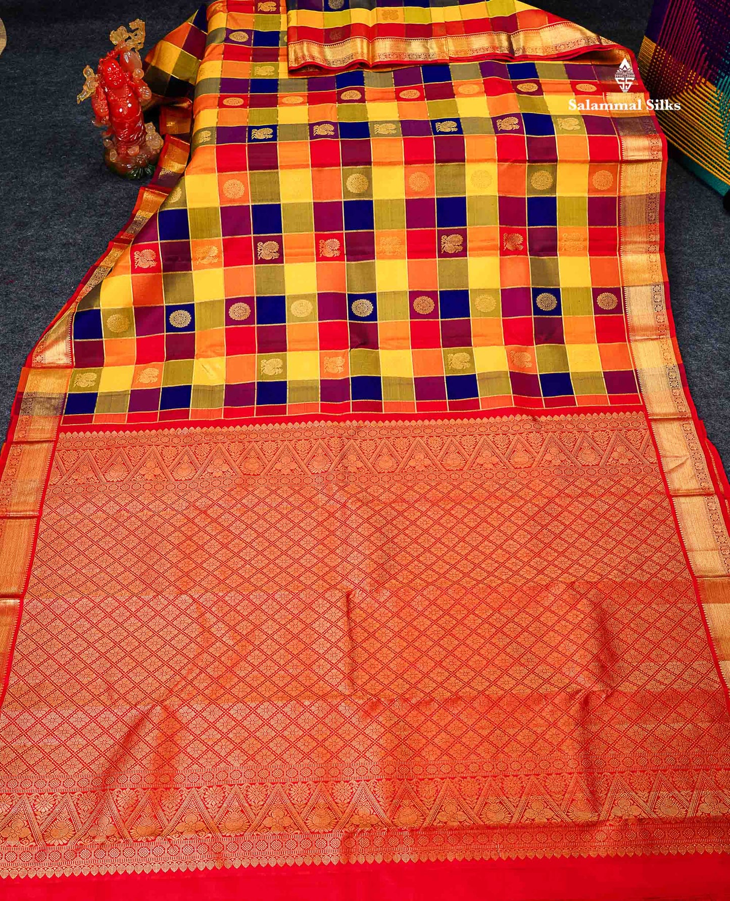 Pure Kanjivaram Silk Saree - Paalum Pazham Checks With Chakaram & Mayil Butta Along With Traditional Border