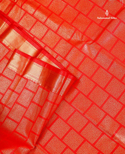 Semi Silk Saree - Chilly Red Checks Pattern Saree Along With Traditional Evening Morning Pallakku Border