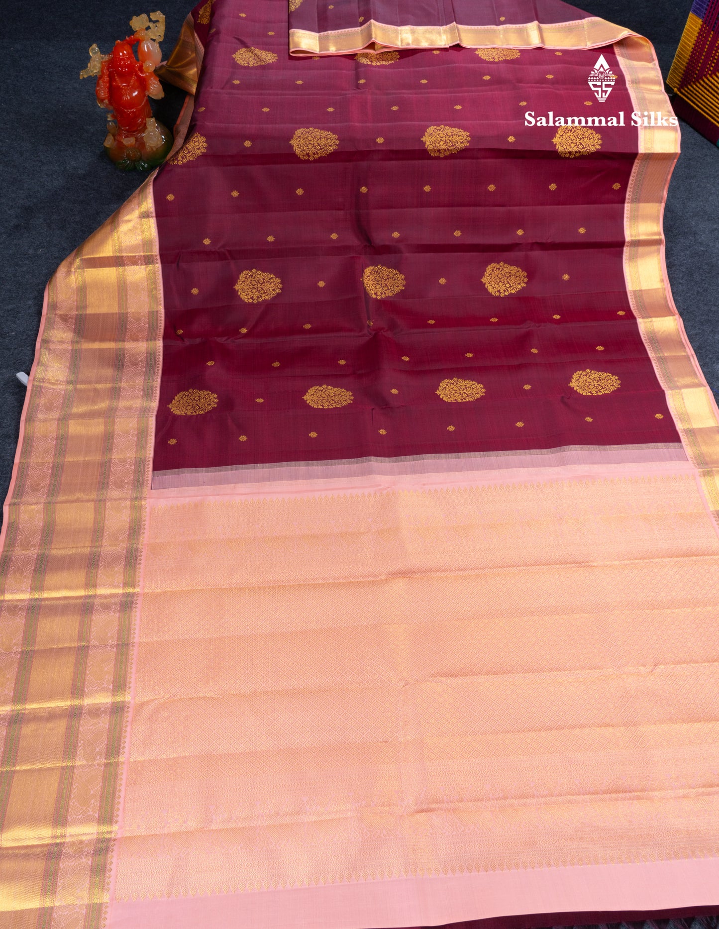 Dual Tone Maroon Pure Kanjivaram Silk Saree With Contrast Dark Peach Traditional Border
