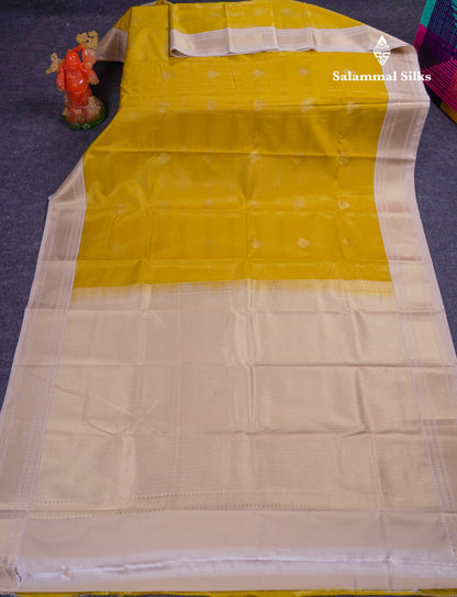 Beautiful Manthulir Green Alai Vaira Oosi Semi Silk Saree With Contrast Cream Traditional Medium Border