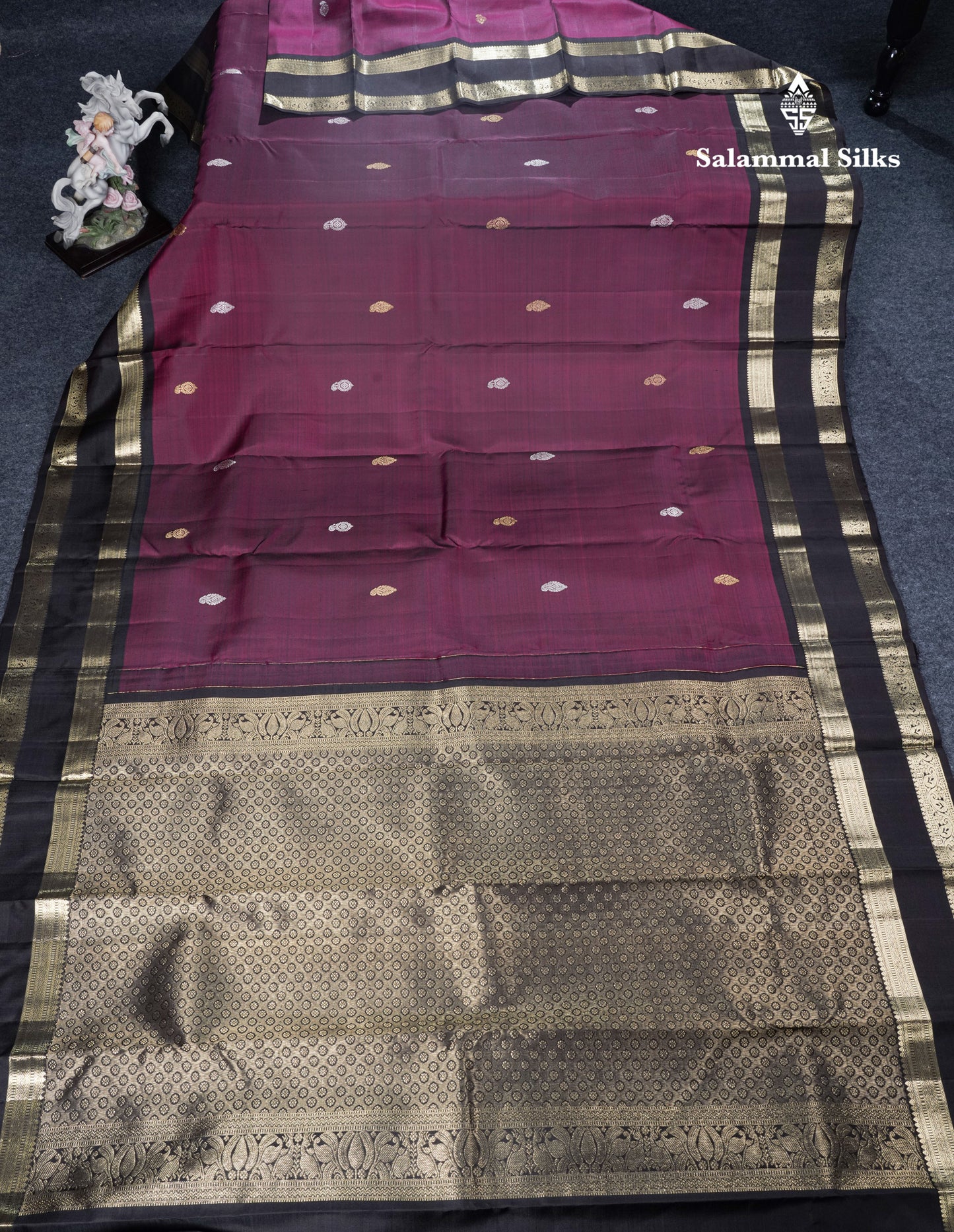 Dual Tone Magenta Pure Kanjivaram Silk Saree With Contrast Dark Brown Double Border