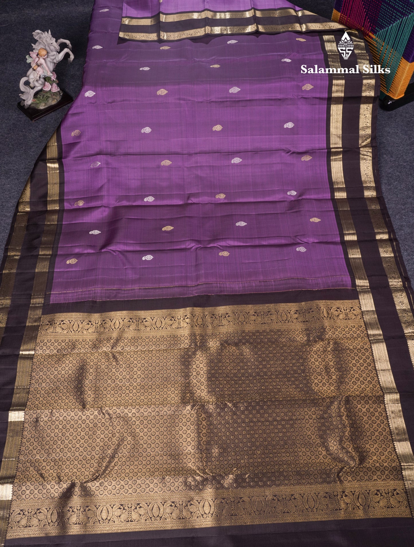 Dual Tone Maroon Pure Kanjivaram Silk Saree With Contrast Dark Brown Gap Border