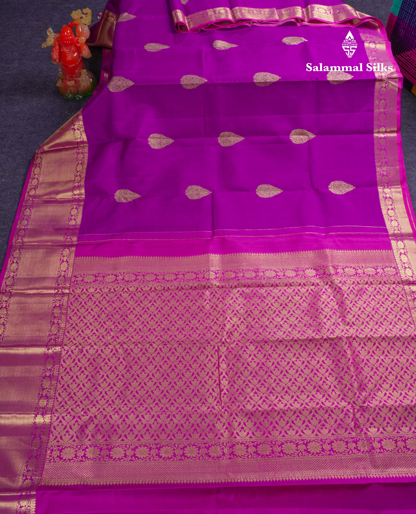 Beautiful Magenta Pure Kanjivaram Silk Saree With Traditional Evening Morning Border
