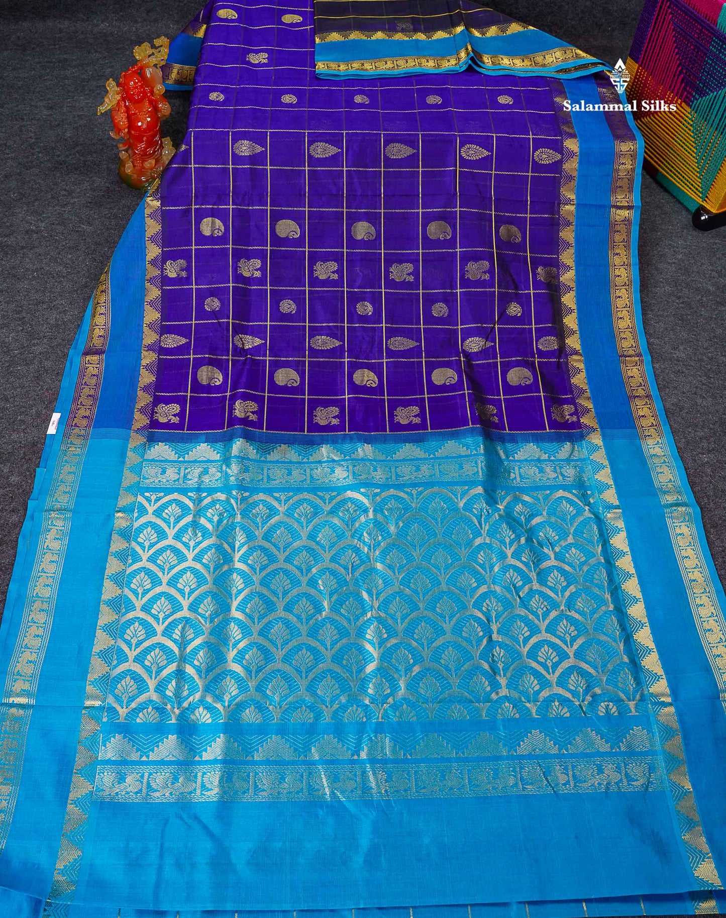 Pure Silk Cotton Saree - Dual Tone Violet Checks With Traditional Butta Along With Contrast Ramar Blue Traditional Gap Border