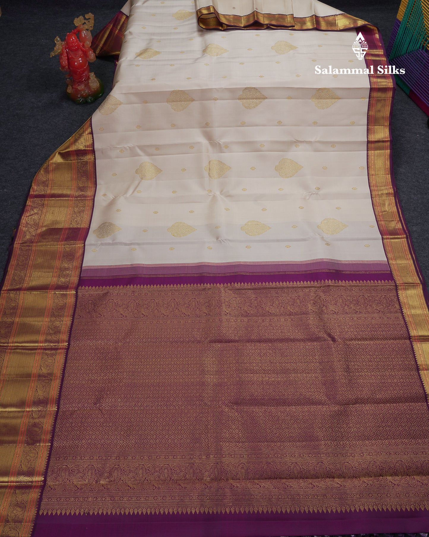 Korvai Beautiful Cream Pure Kanjivaram Silk Saree With Contrast Dark Purple Traditional Evening Morning Border