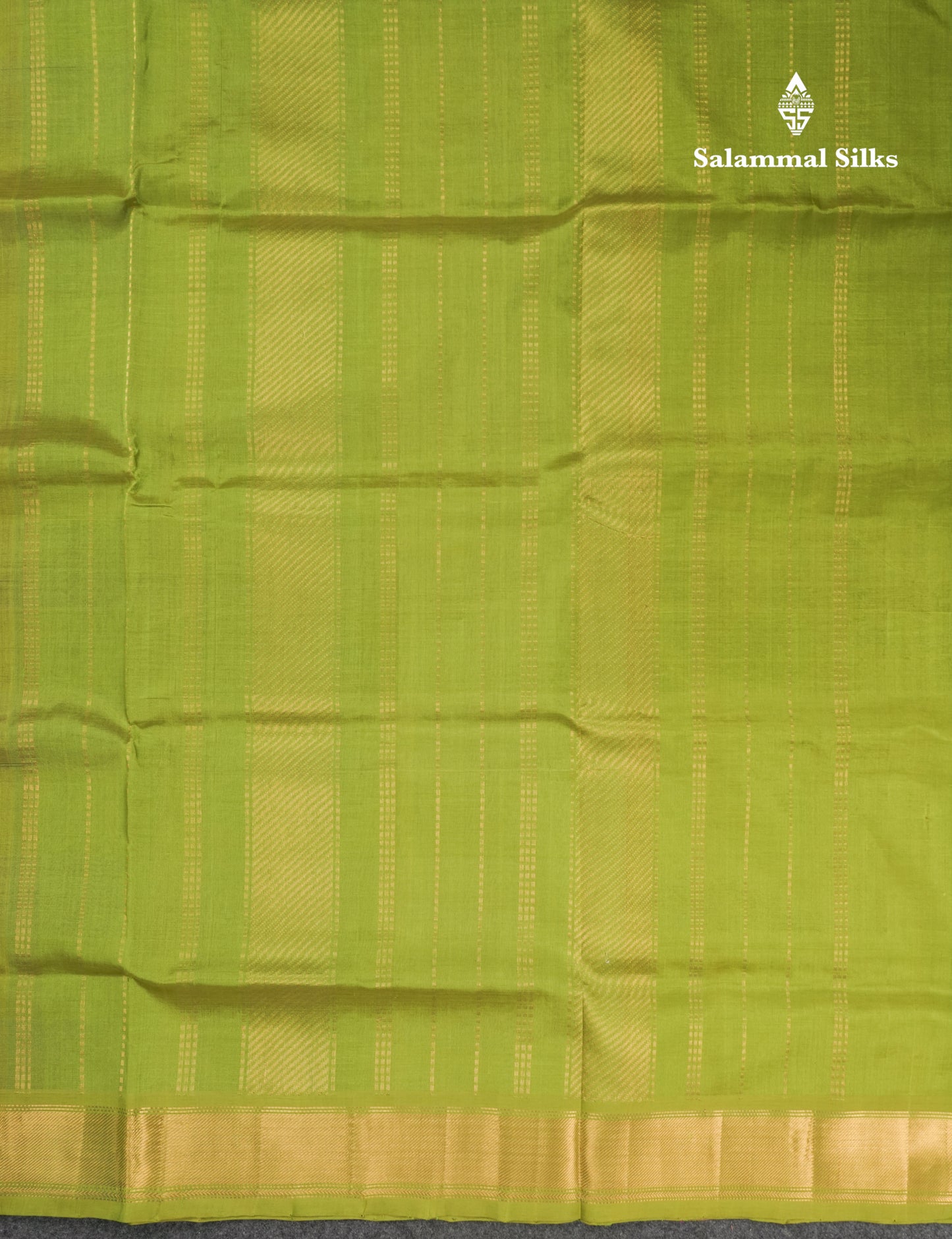 Paalum Pazham Checks Pure Silk Cotton Saree With Contrast Parrot Green Blouse