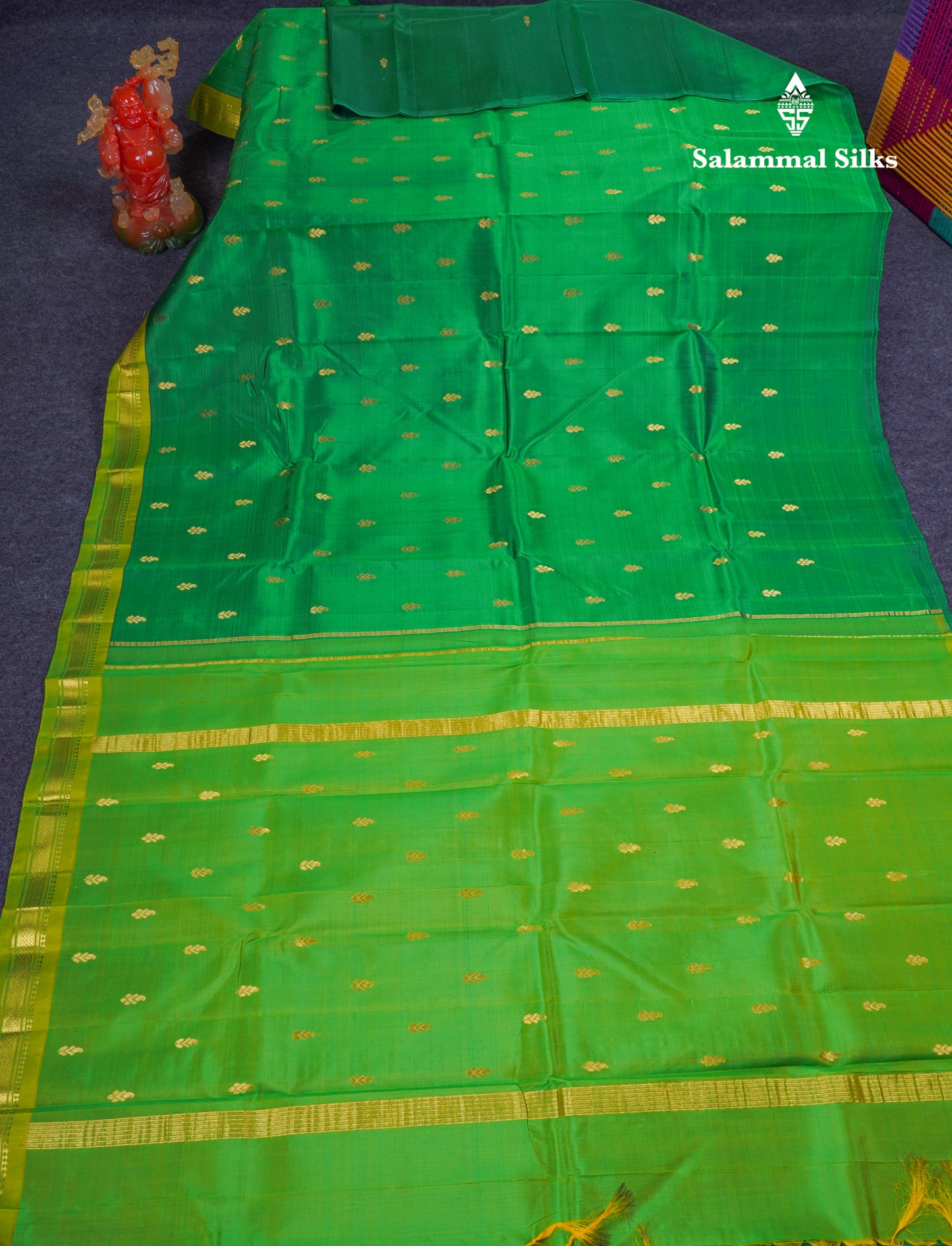 Green Beautiful Pure Kanjivaram Silk Saree With Parrot Green Traditional One Side Border