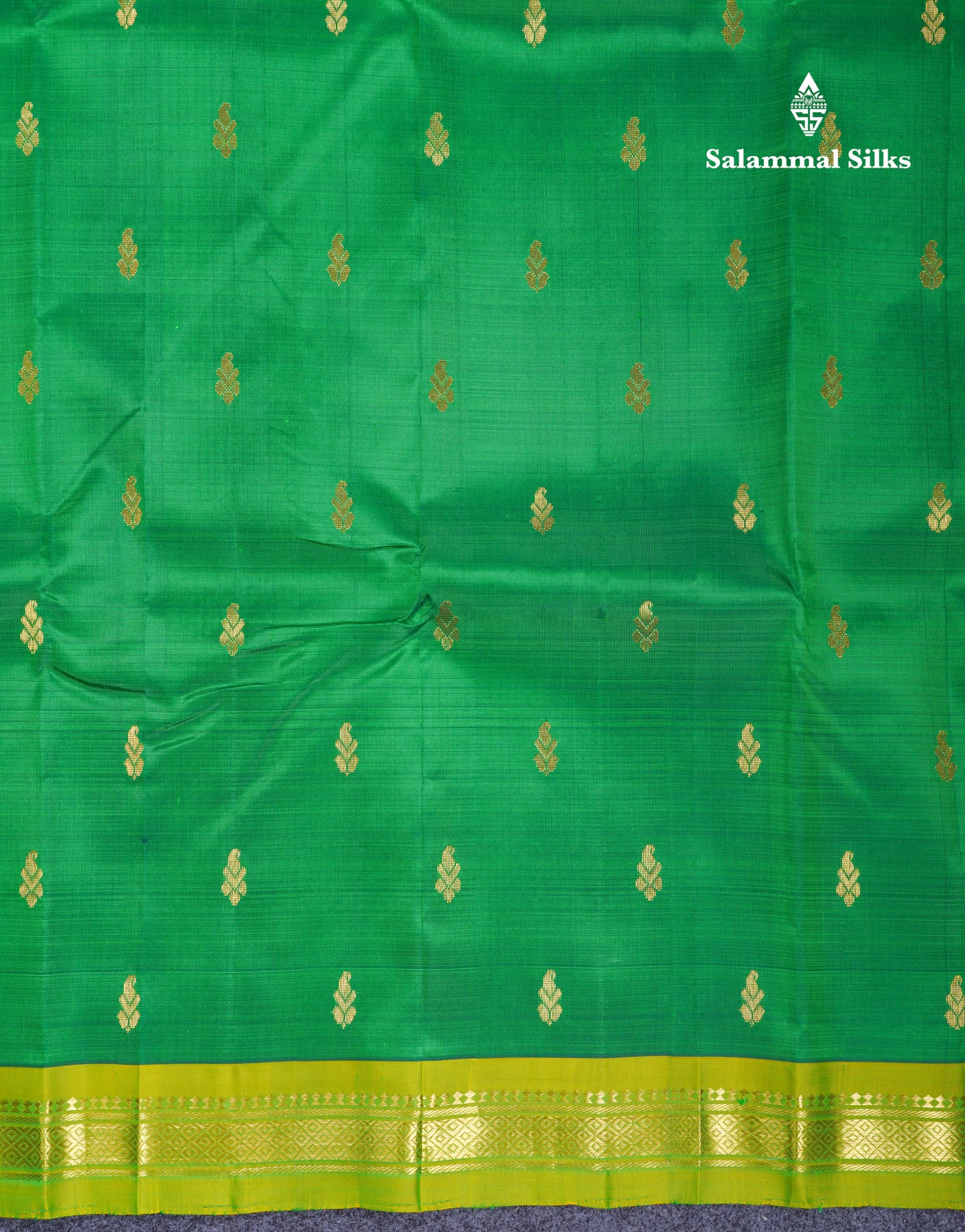 Green Beautiful Pure Kanjivaram Silk Saree With Parrot Green Traditional One Side Border
