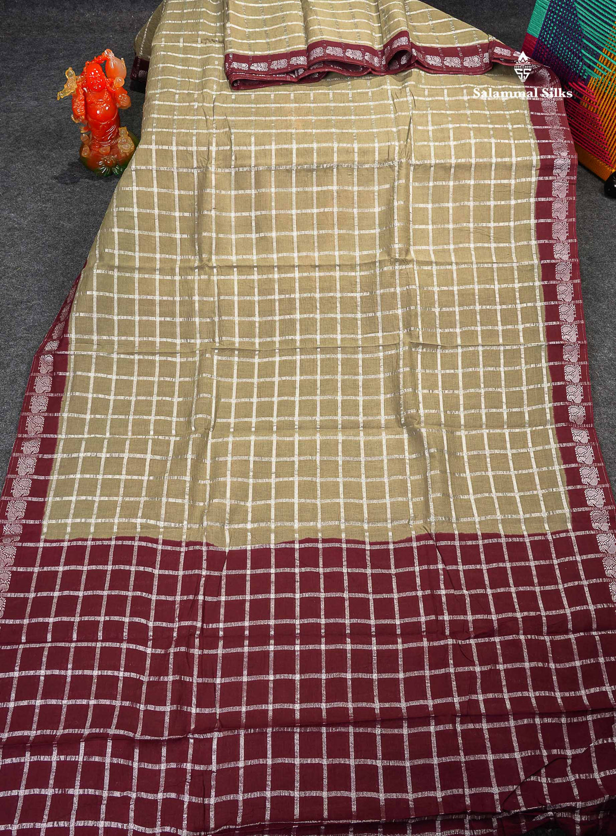 Sungudi Cotton Saree - Dual Tone Mehandi Green Colour Body Silver Zari Checks With Contrast Maroon Traditional Border 