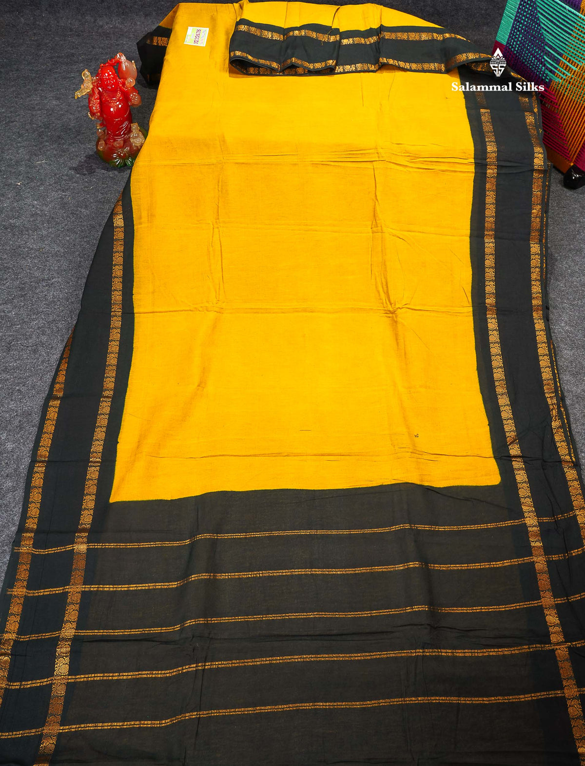 Sungudi Cotton Saree - Mehandi Green Colour Body Plain With Contrast Black Gap Border