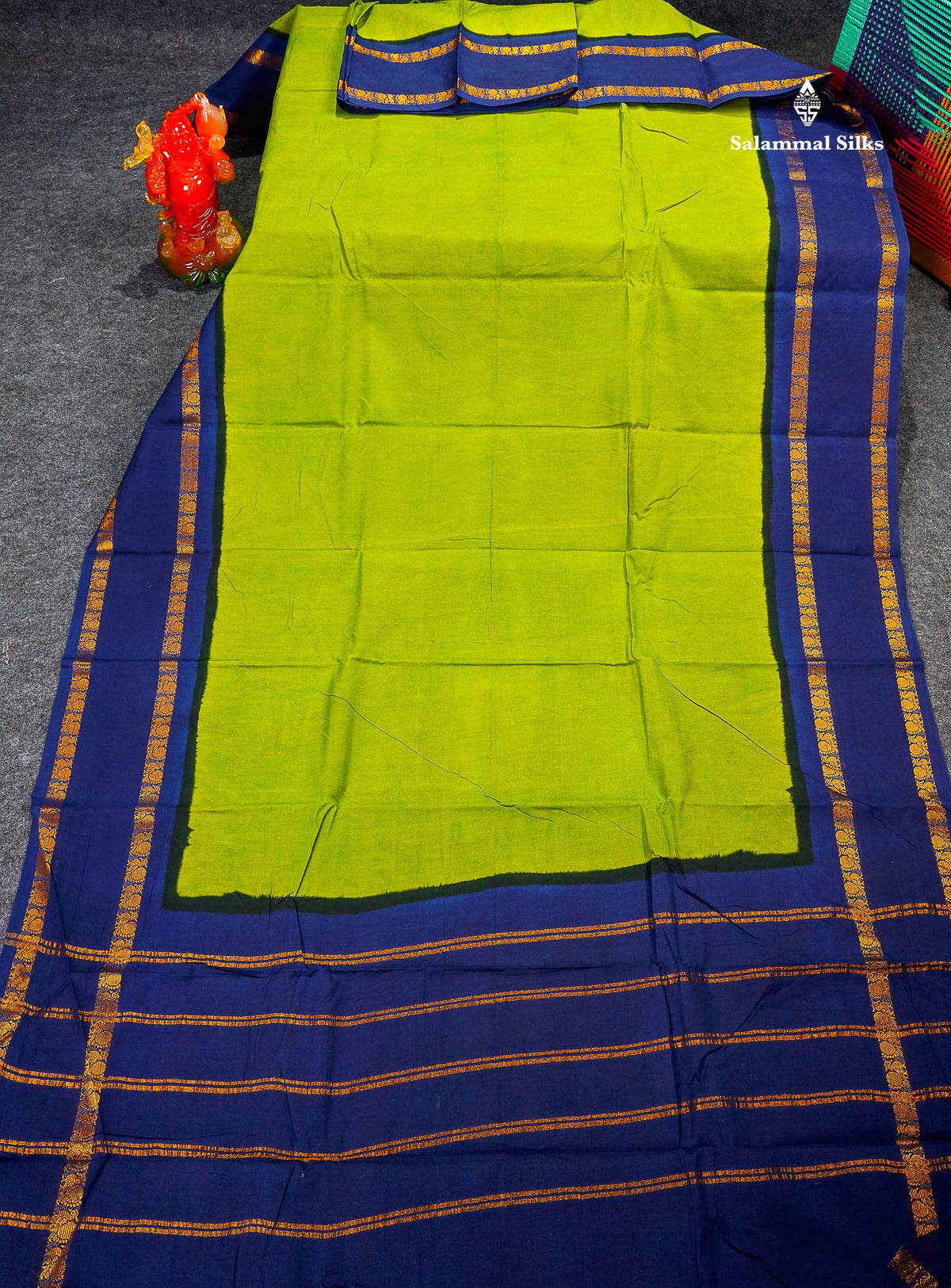 Sungudi Cotton Saree - Green Colour Plain Body With Contrast Navy Blue Gap Border