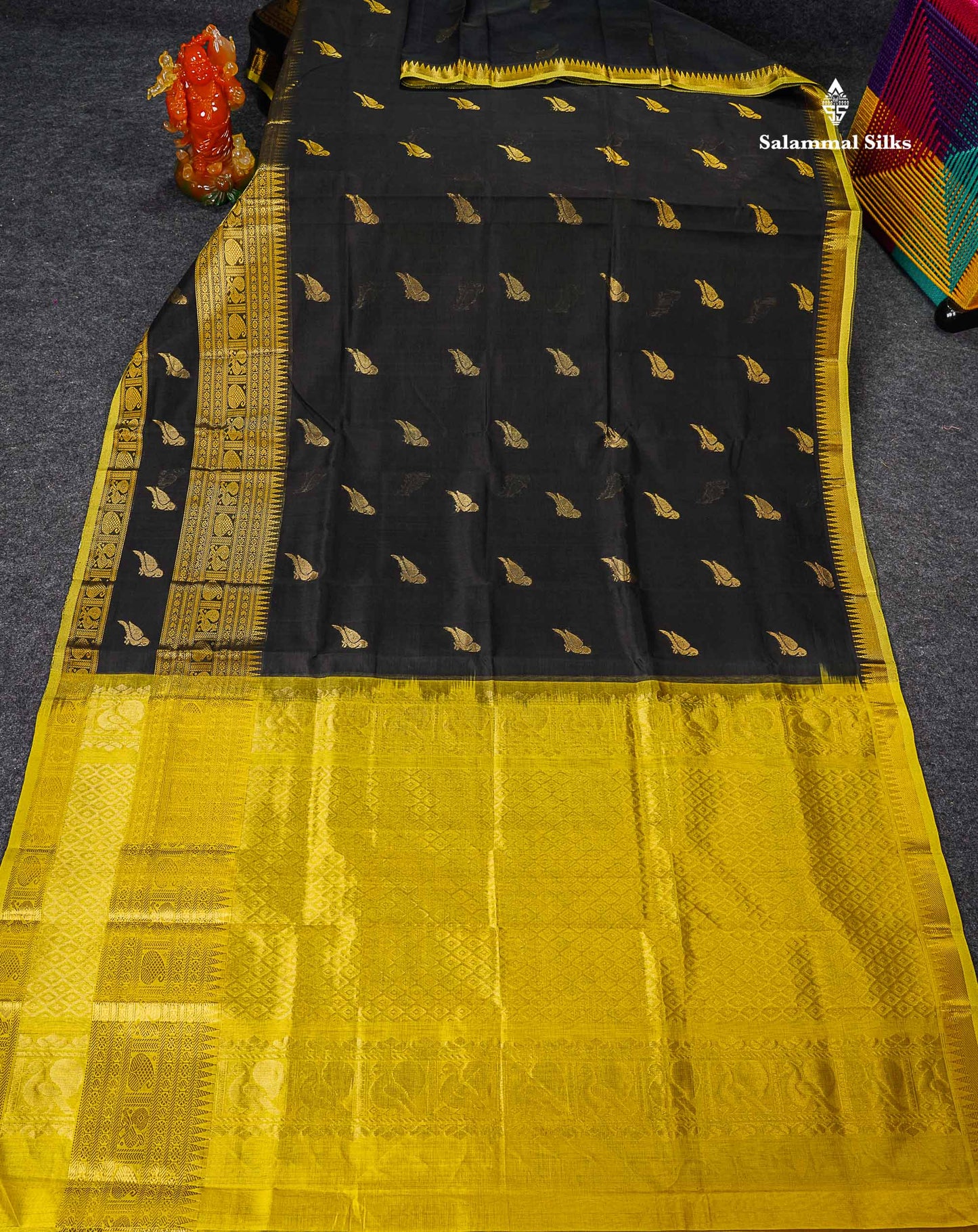 Pure Silk Cotton Saree - Black Parrot Butta Along With Traditional Evening Morning Border