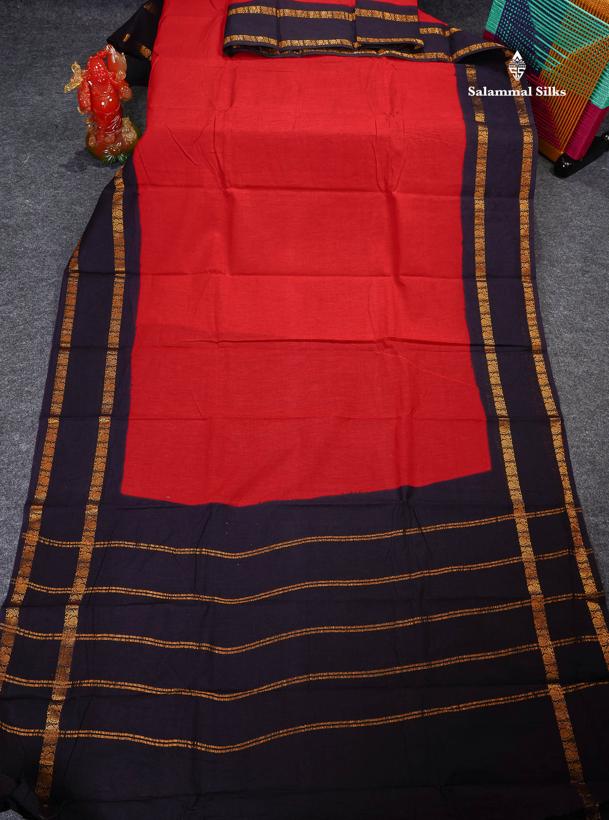 Sungudi Cotton Saree - Red Colour Plain Body With Contrast Dark Navy Blue Gap Border