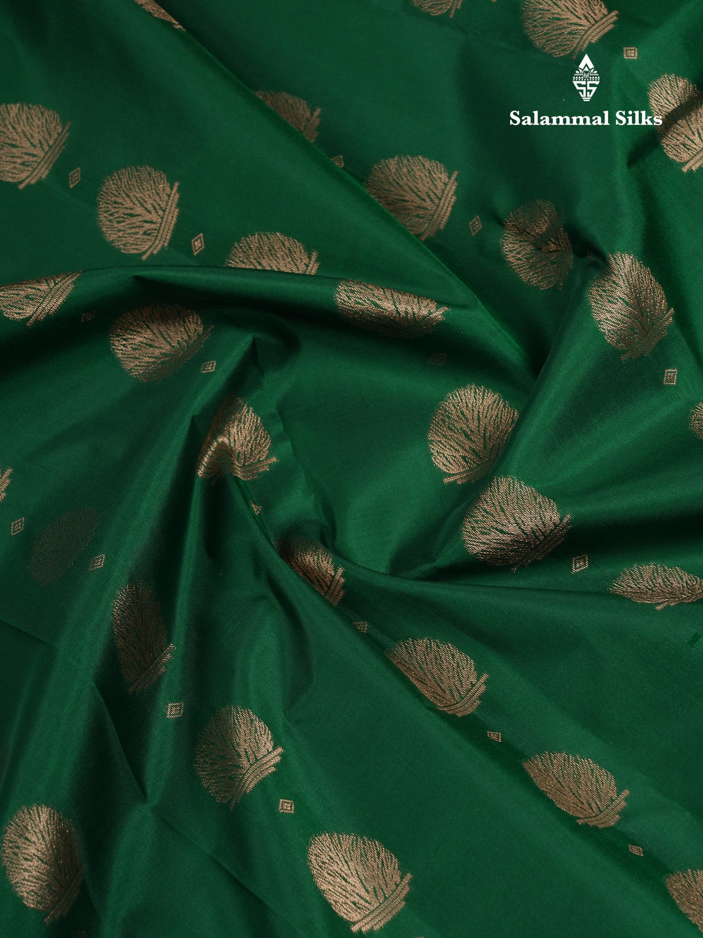 Beautiful Bottle Green Pure Kanjivaram Silk Saree With Traditional Border