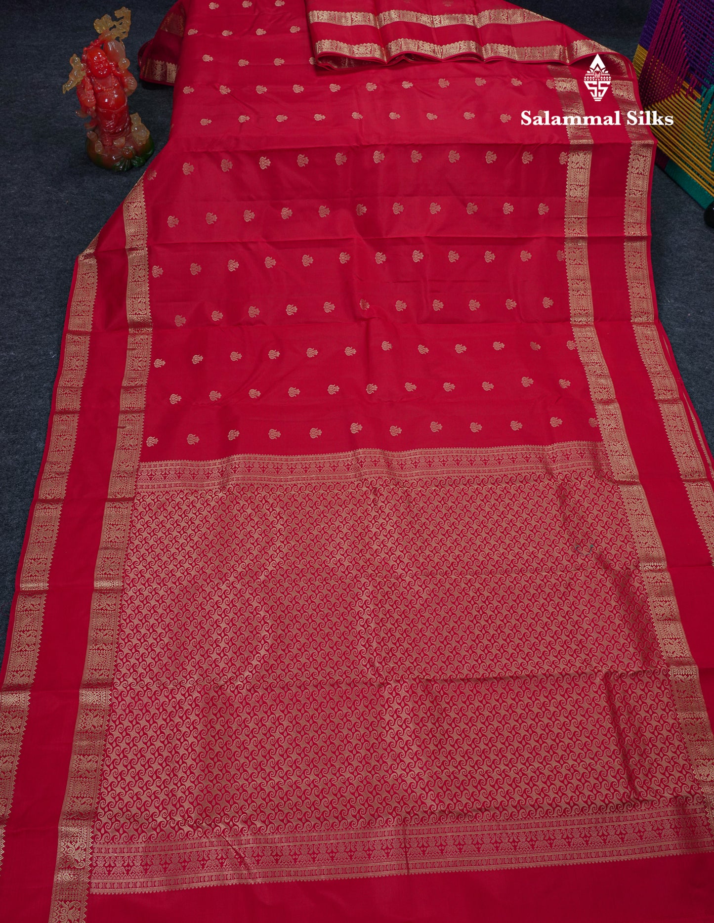 Beautiful Red Pure Kanjivaram Silk Saree With Traditional Rettapet Border