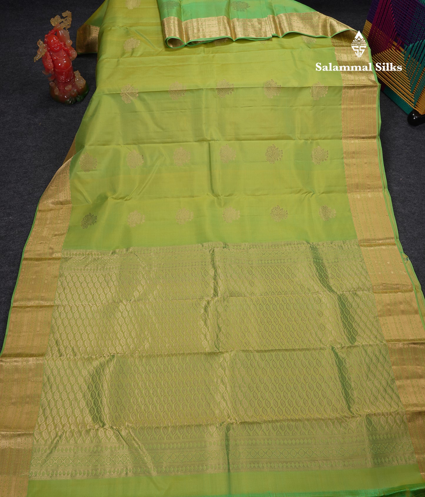 Beautiful Parrot Green Pure Kanjivaram Silk Saree With Traditional Border