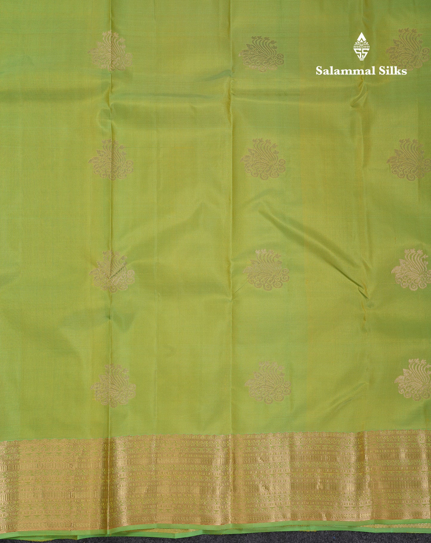 Beautiful Parrot Green Pure Kanjivaram Silk Saree With Traditional Border