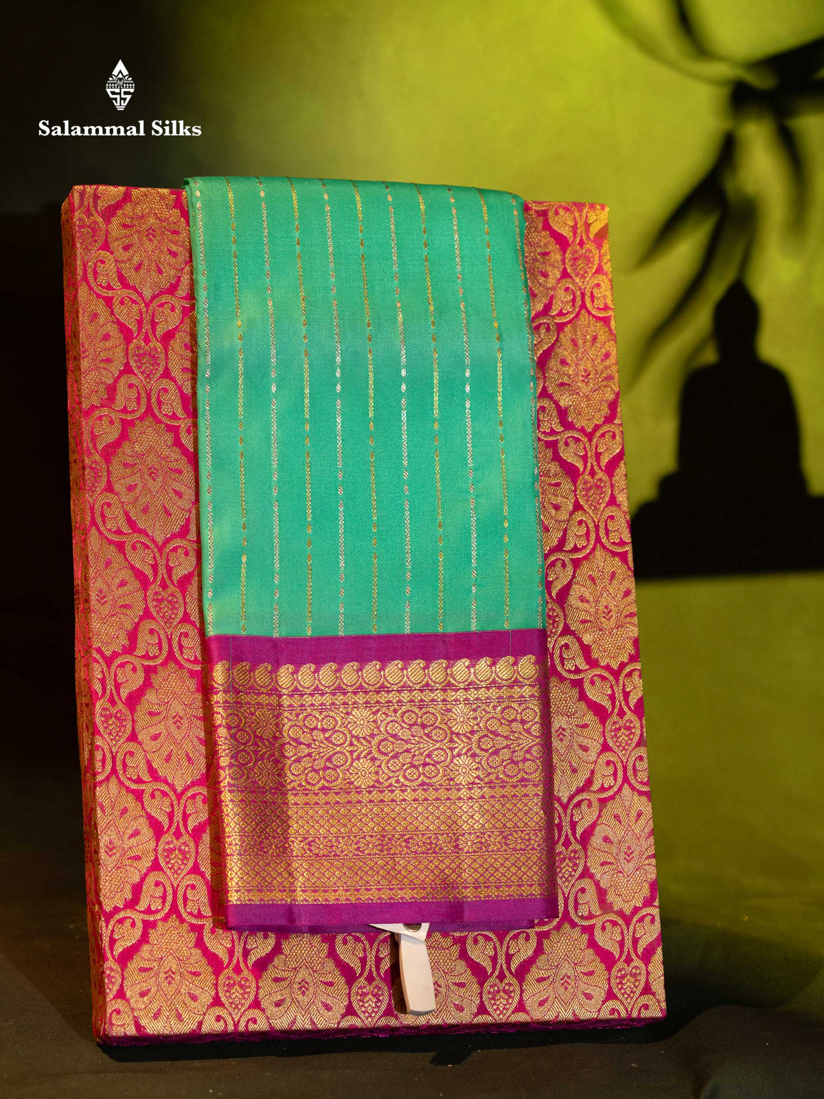 Saffire Green Colour Pure Kanjivaram Silk Saree With Contrast Magenta Border