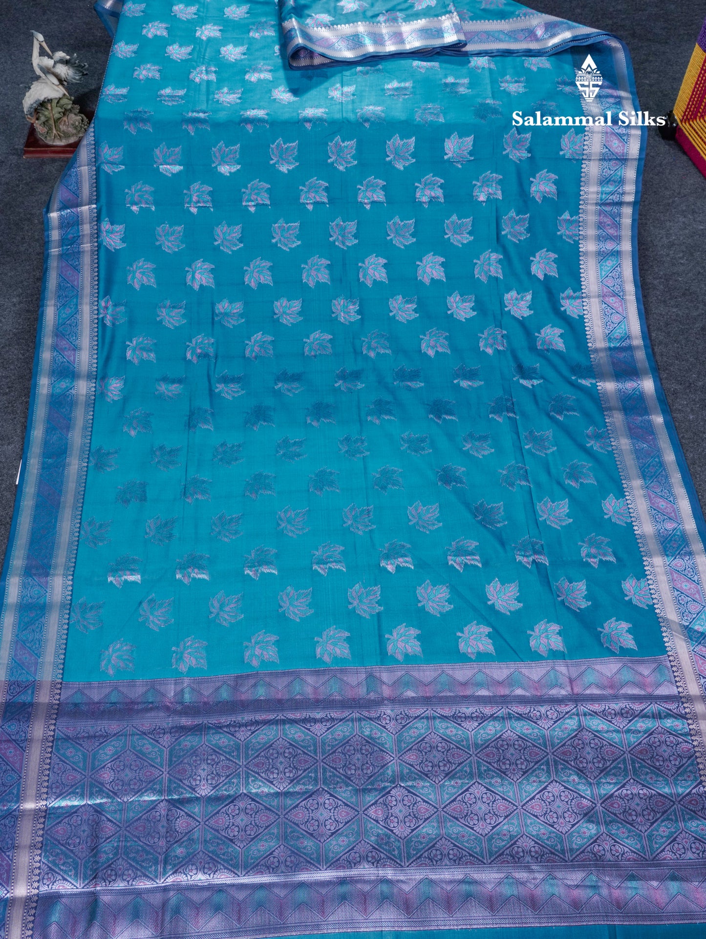 Dual Tone Pink Semi Raw Silk Saree With Contrast Navy Blue Blouse