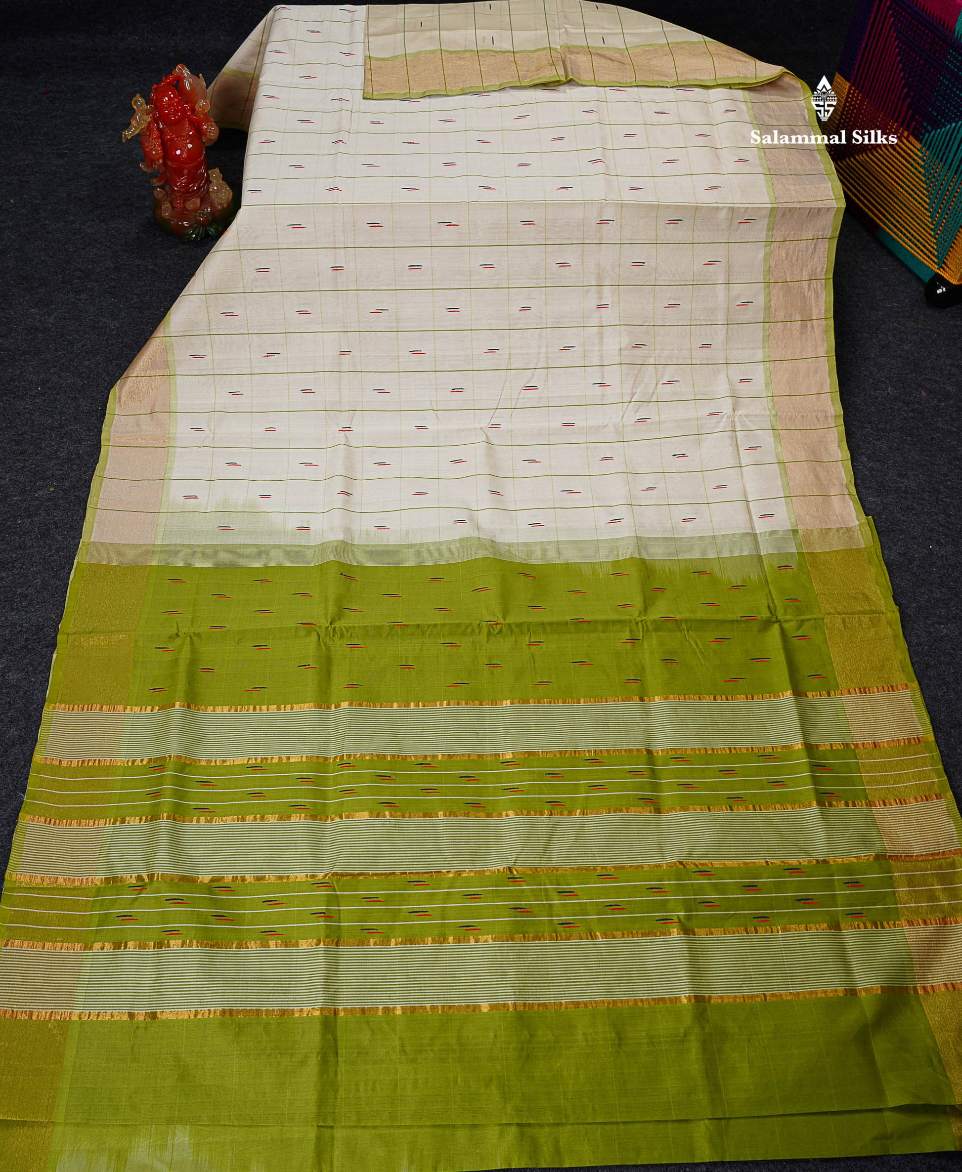 Full View Of Half White Semi Silk Cotton Saree 
