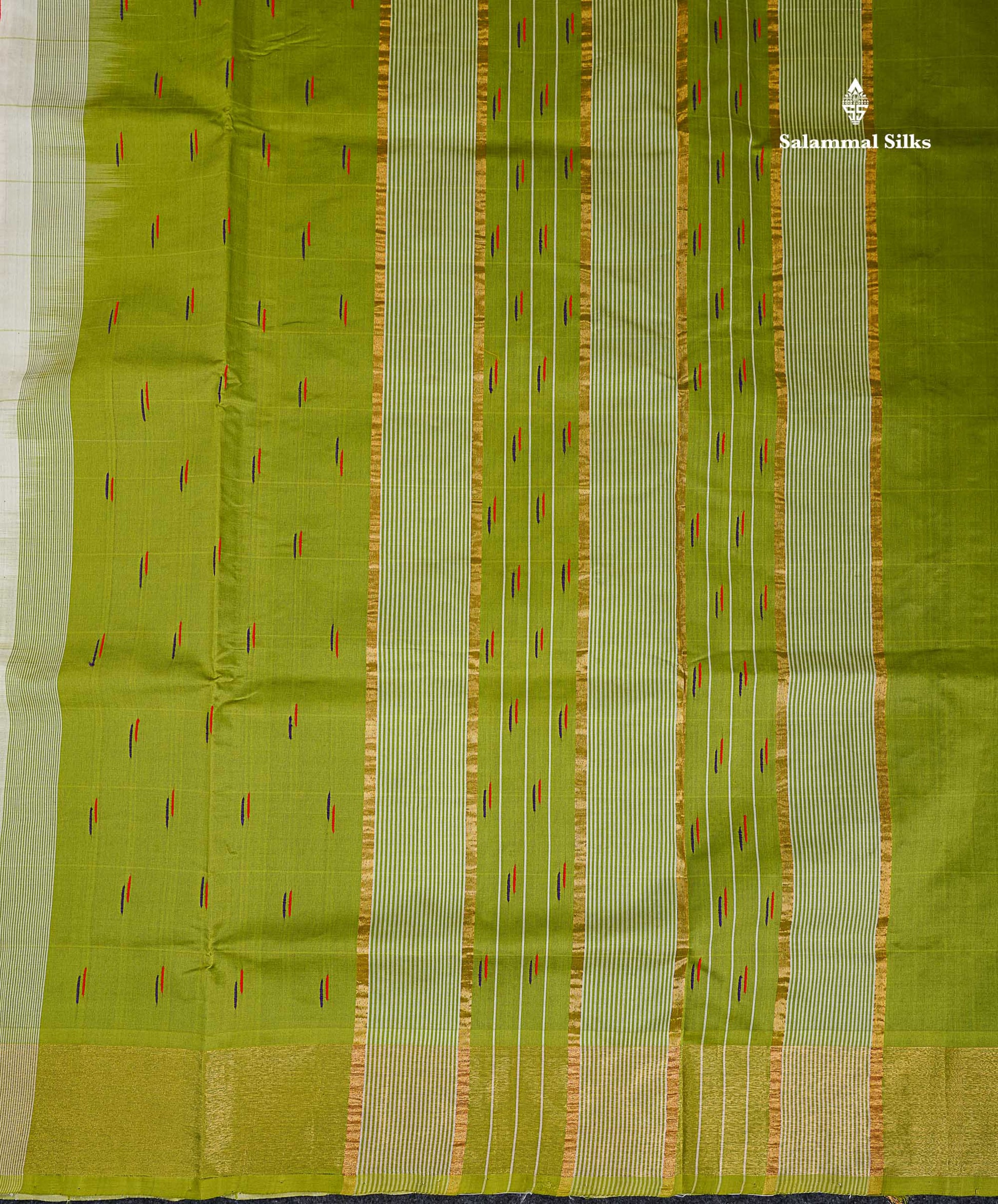 Pallu Of Half White Semi Silk Cotton Saree 
