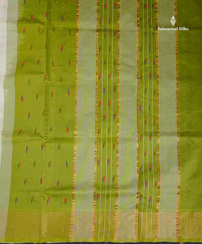 Pallu Of Half White Semi Silk Cotton Saree 