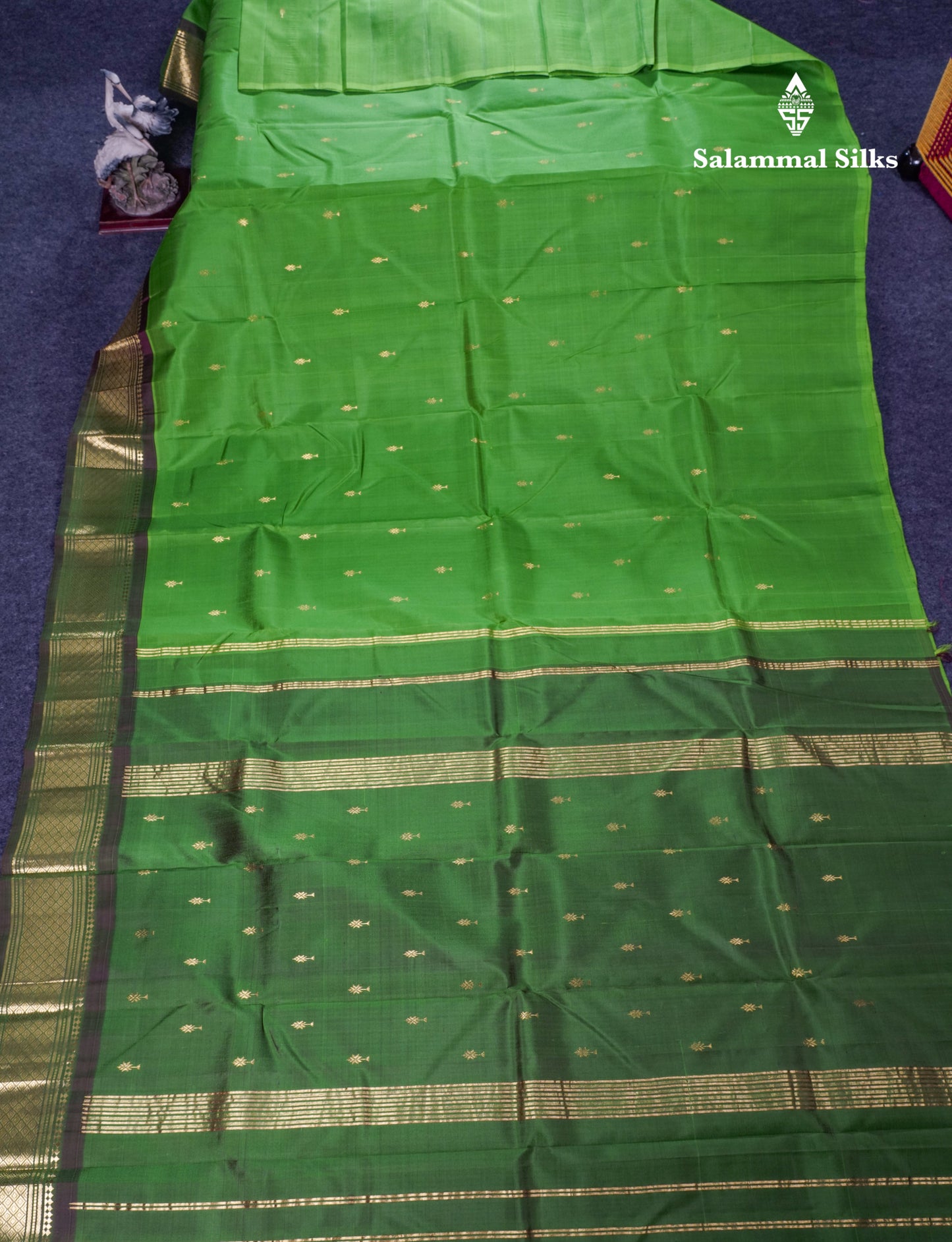 Green Pure Kanjivaram Silk Saree With Contrast Green Shade One Side Border