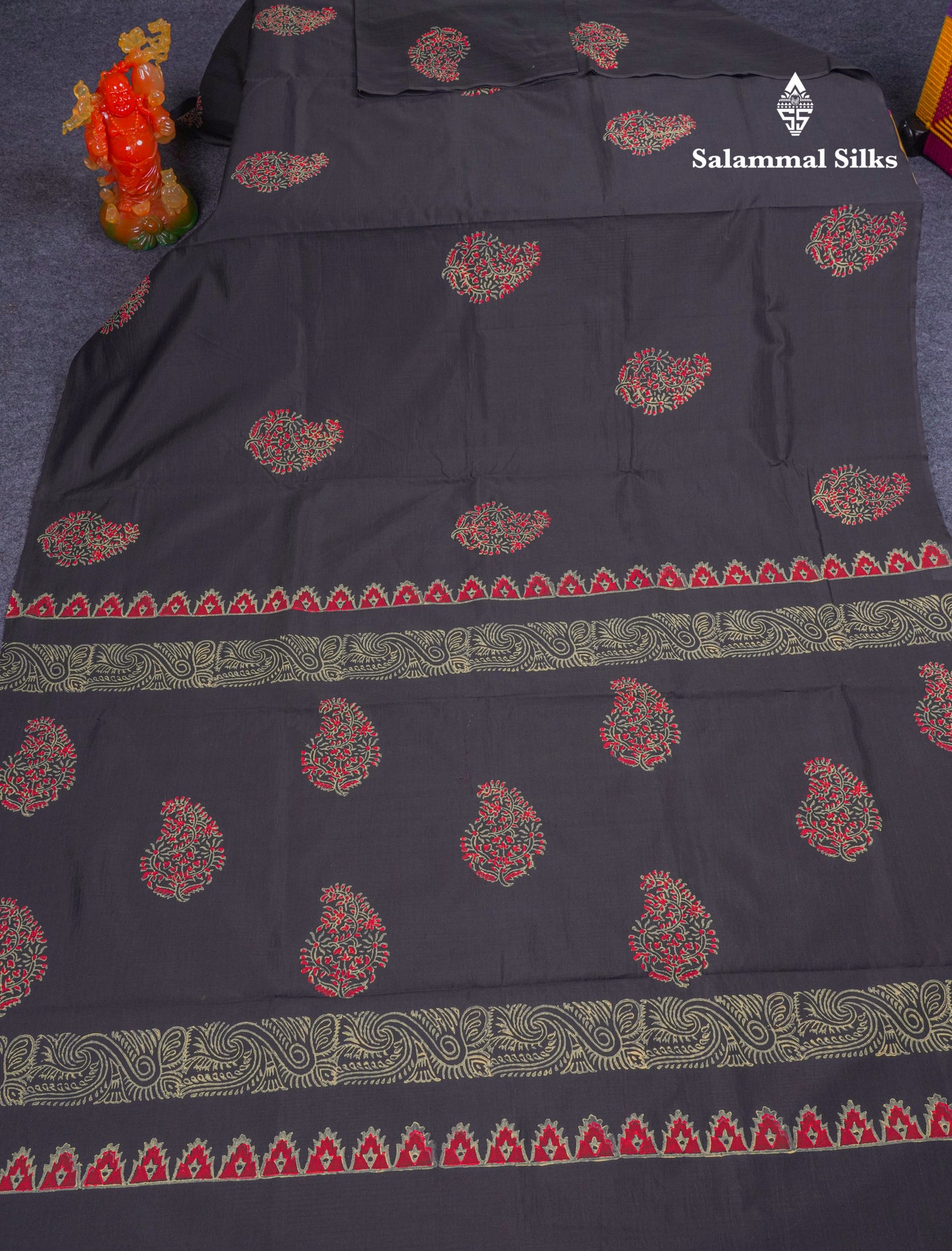 Black South Cotton Printed Saree With Contrast Grey Blouse