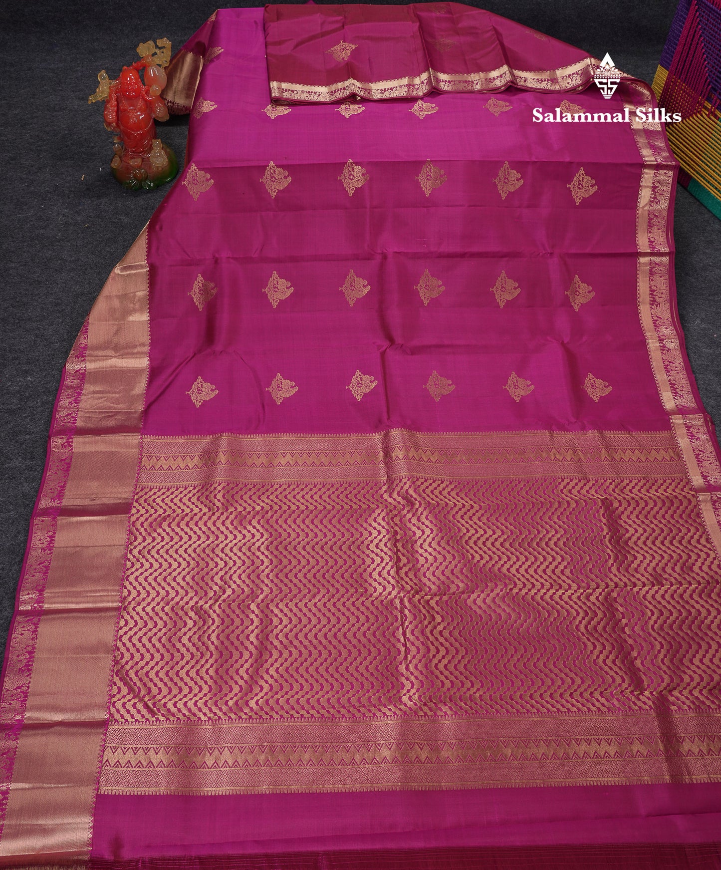 Beautiful Half White Pure Kanjivaram Silk Saree With Traditional Evening Morning Small Pallaku Border