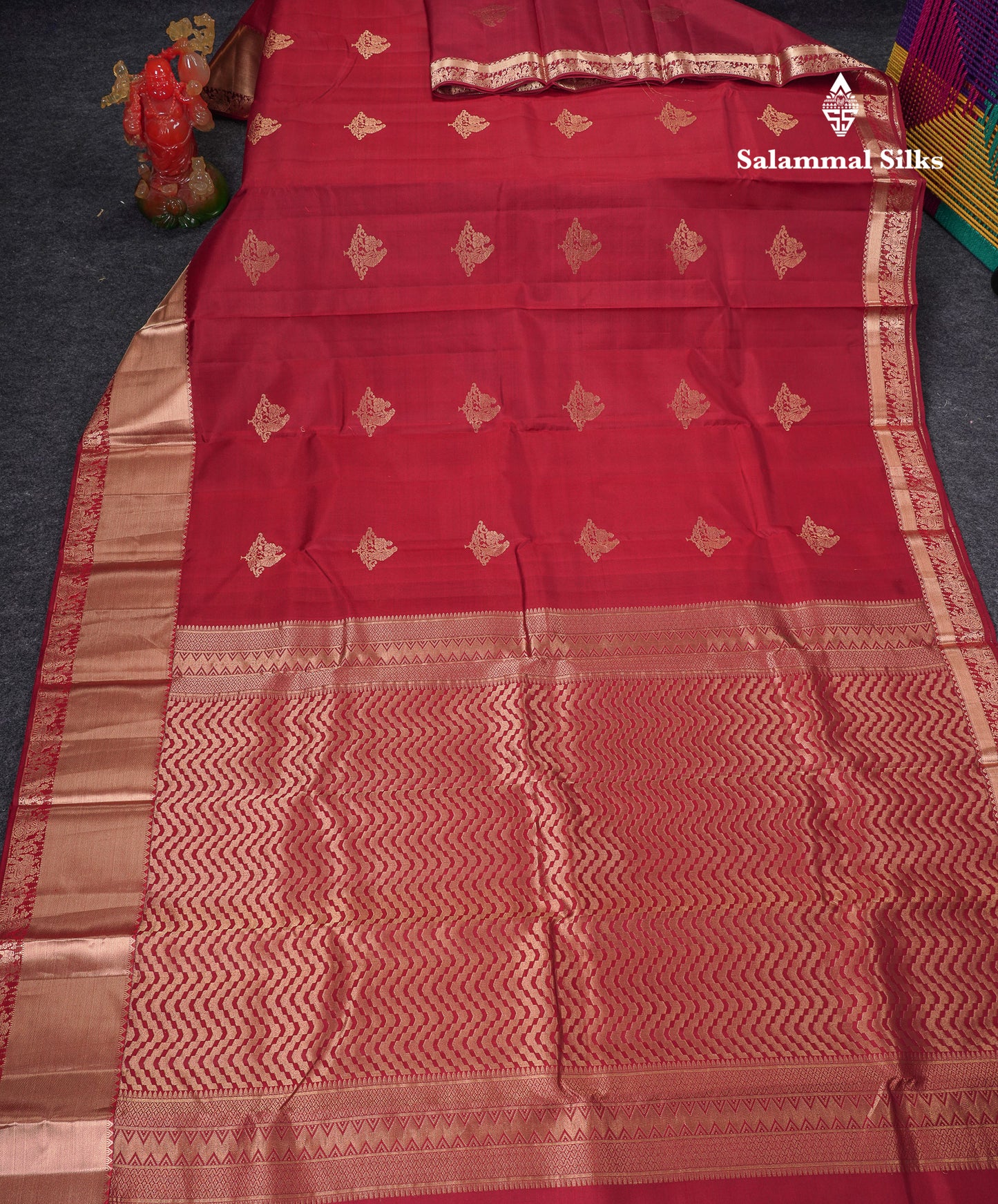 Beautiful Half White Pure Kanjivaram Silk Saree With Traditional Evening Morning Small Pallaku Border