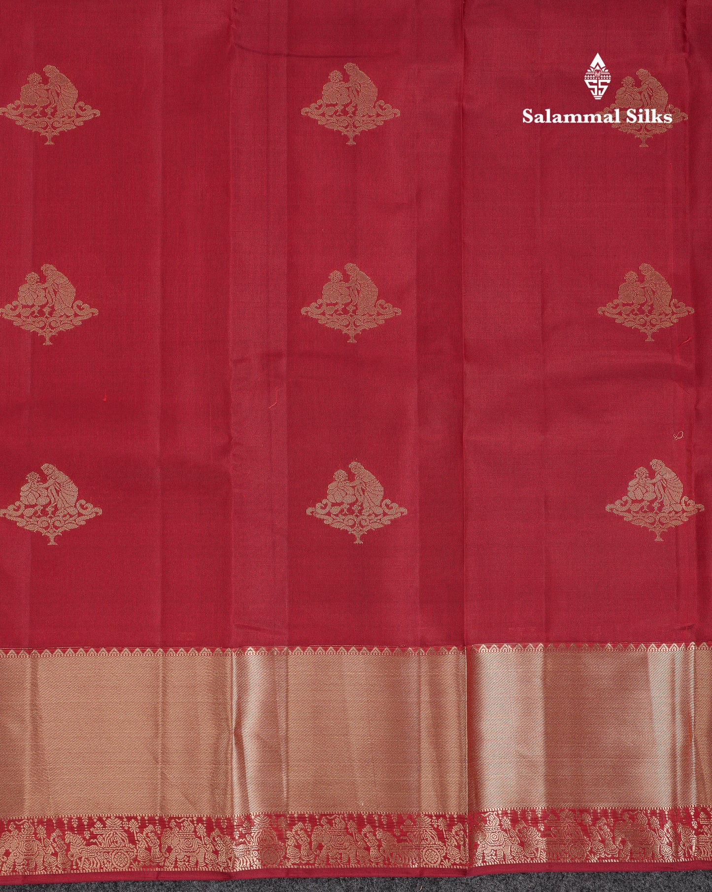 Beautiful Half White Pure Kanjivaram Silk Saree With Traditional Evening Morning Small Pallaku Border