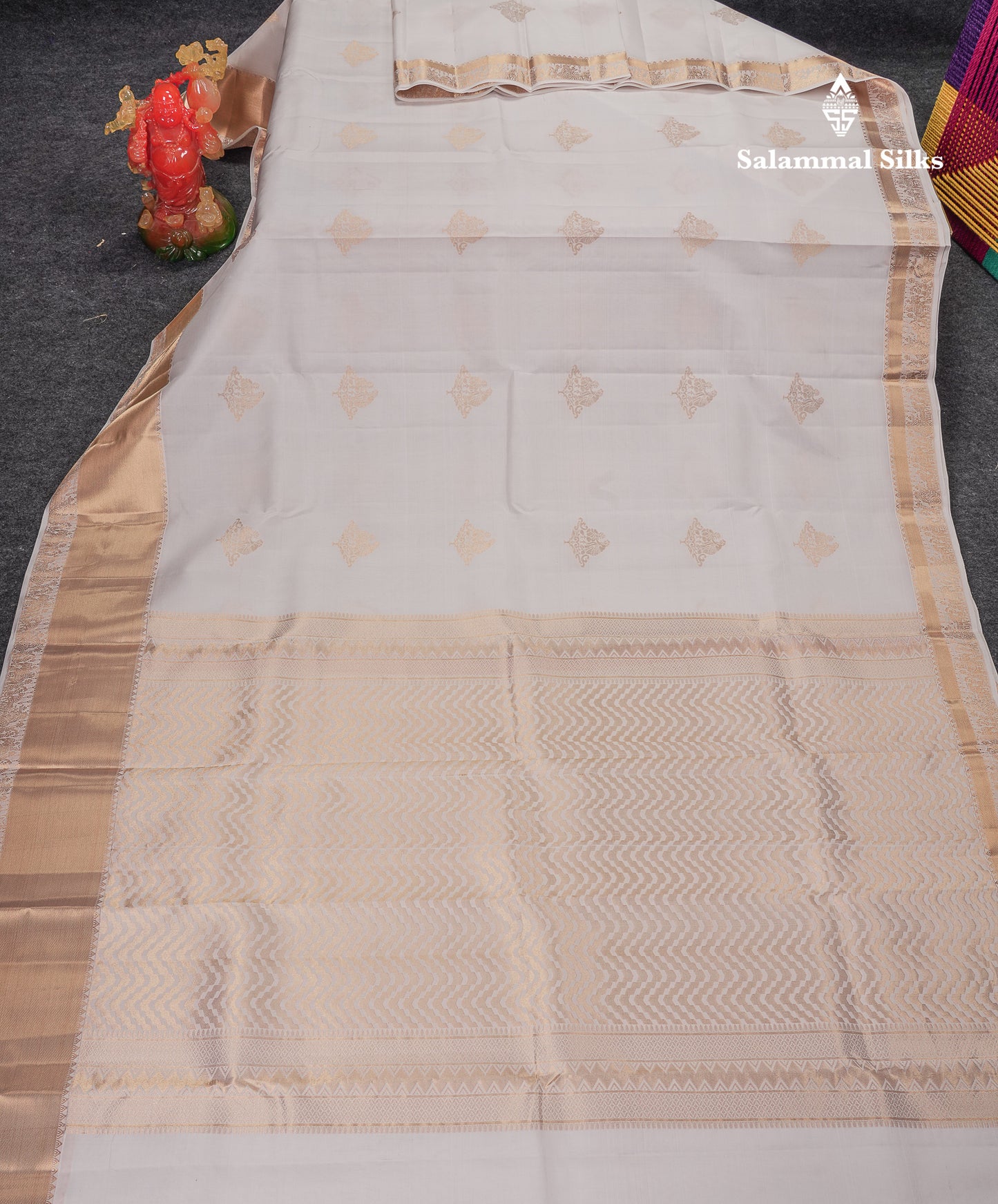 Beautiful Half White Pure Kanjivaram Silk Saree With Traditional Evening Morning Small Pallaku Border