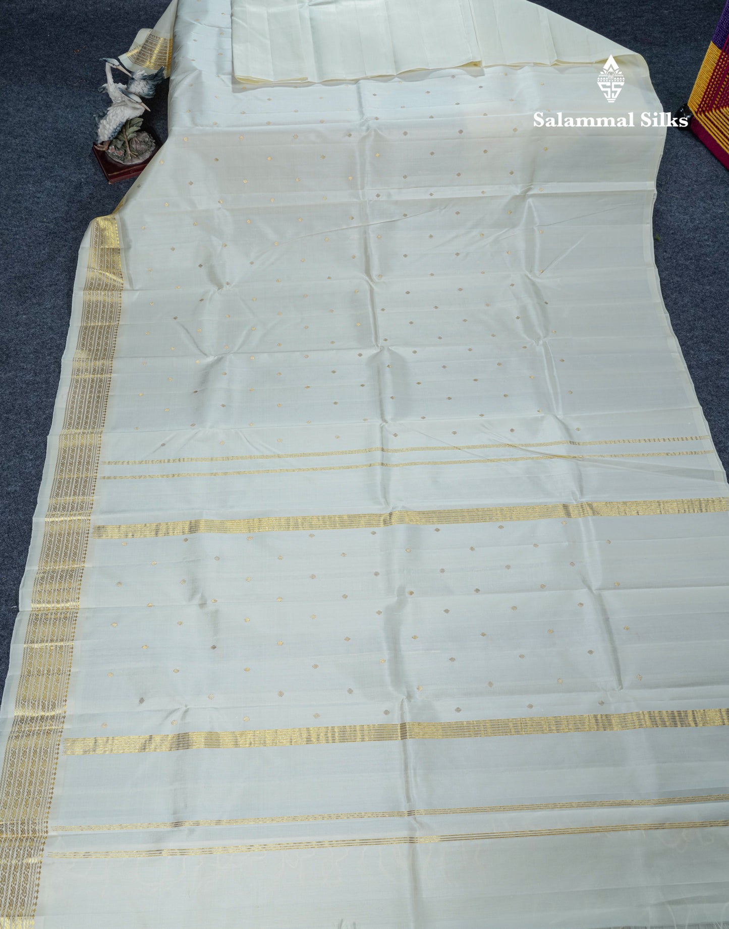Half White Pure Kanjivaram Silk Saree With Self Traditional One Side Border