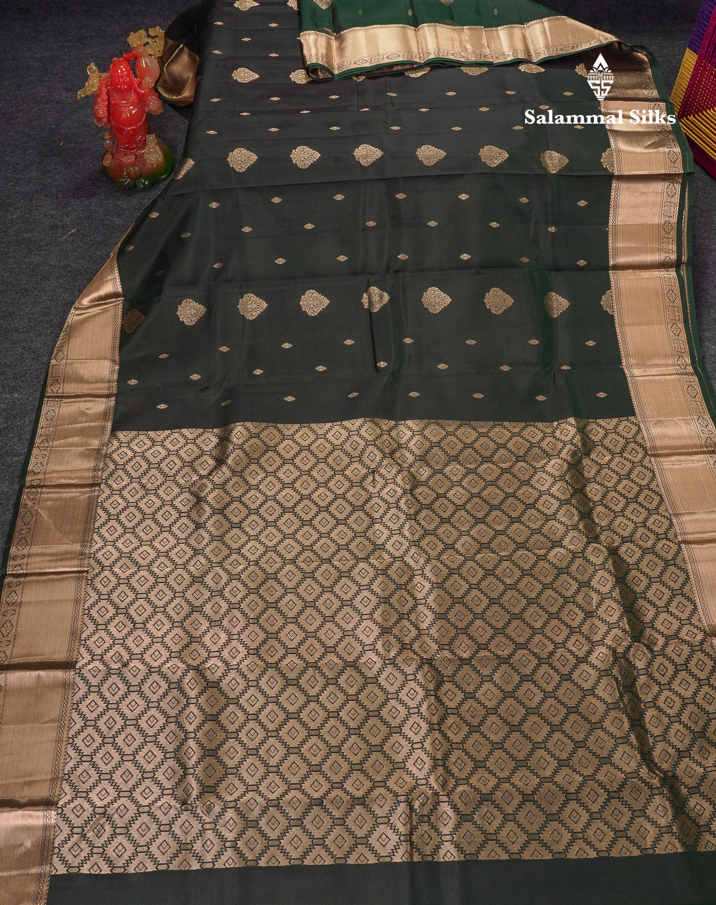 Beautiful Dual Tone Bottle Green Pure Kanjivaram Silk Saree With Traditional Border