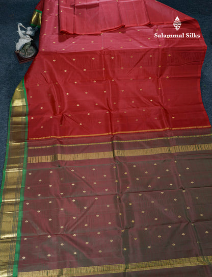 Maroon Pure Kanjivaram Silk Saree With Contrast Green One Side Border
