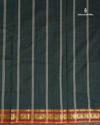 Pallu Of Light Grey Semi Silk Cotton Saree