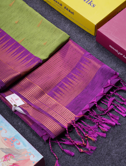 Beautiful Parrot Green Jute Semi Soft Silk Saree With Contrast Dark Purple Temple Border