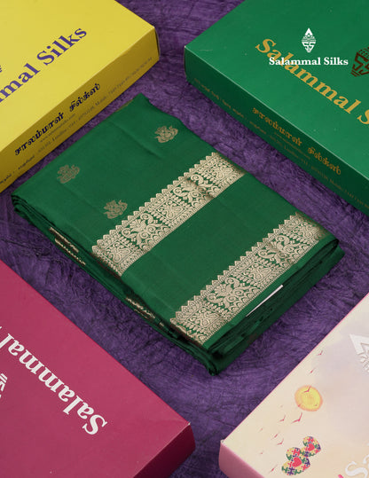 Beautiful Bottle Green Pure Kanjivaram Silk Saree With Traditional Rettapet Border
