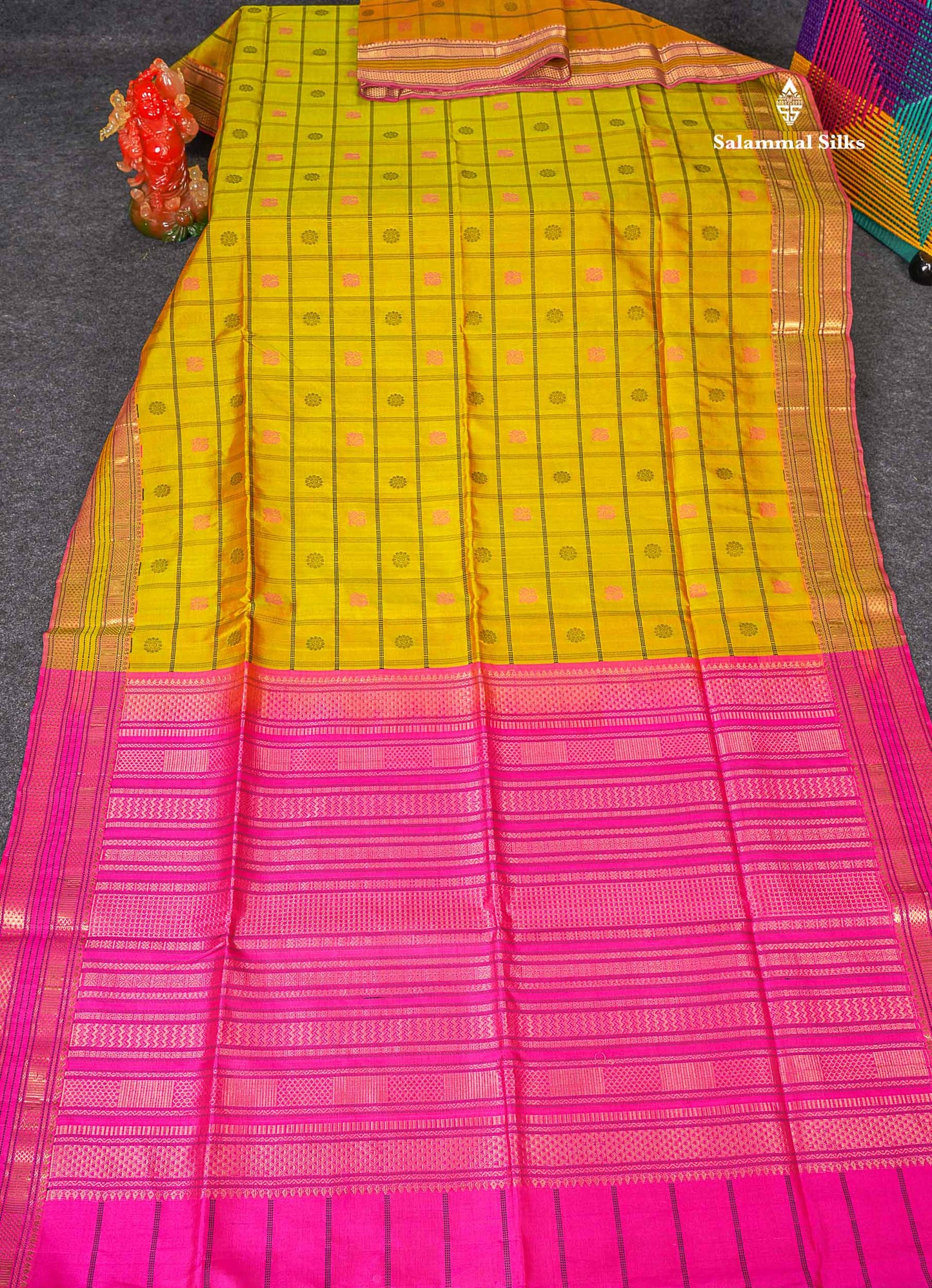 Pure Silk Cotton Saree - Manthulir Green Colour Body Checks With Thread Butta & Traditional Border