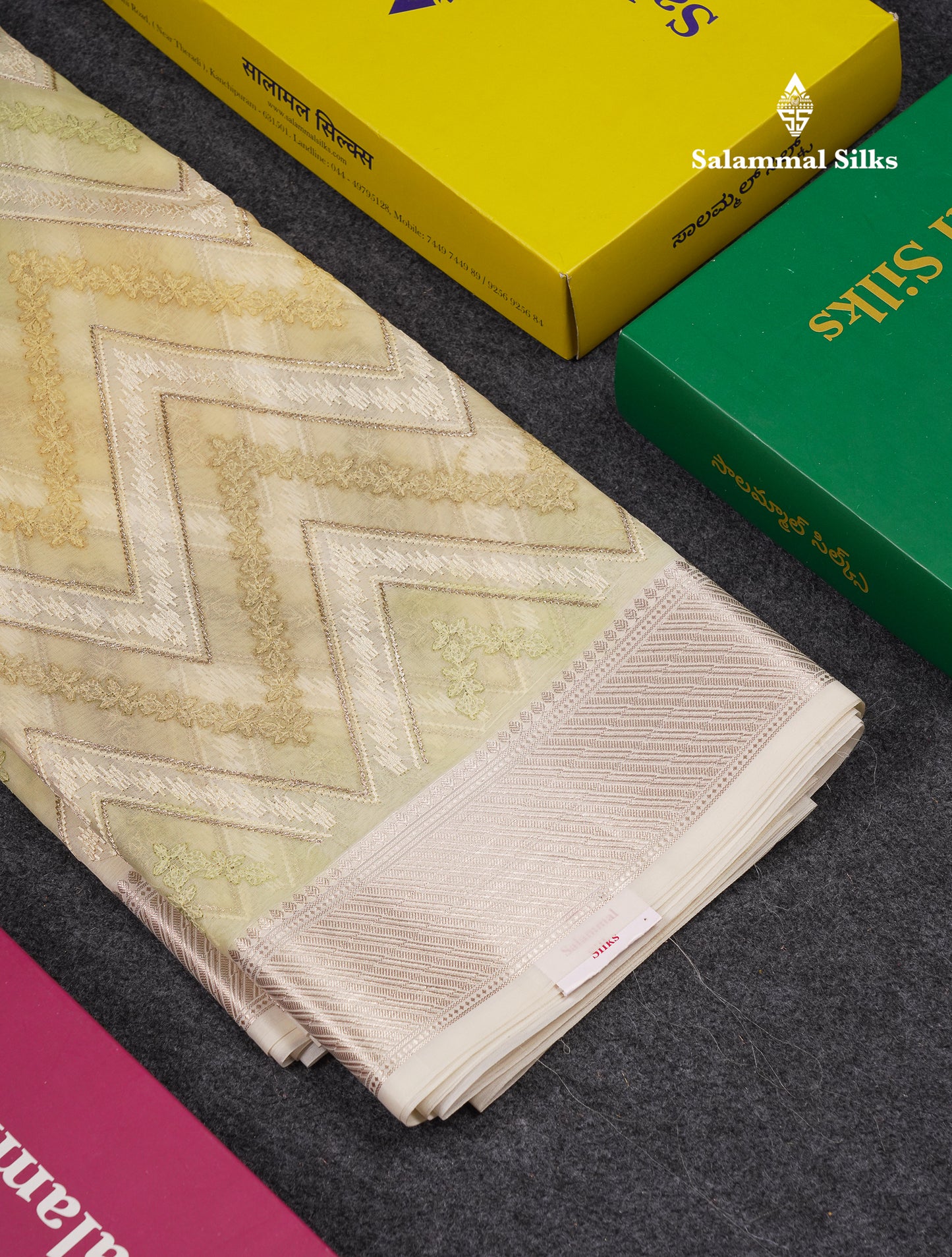 Beautiful Light Pink Zig-Zag Thread Work Semi Organza Fancy Saree With Traditional Border