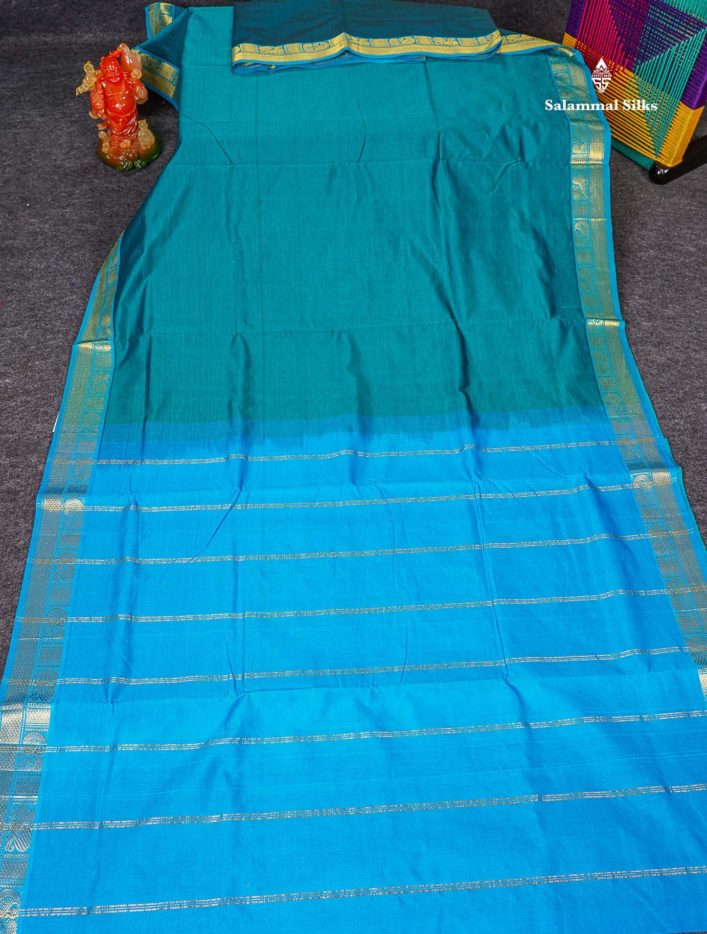 Full View Of Dual Tone Peacock Green Semi Silk Cotton Saree 