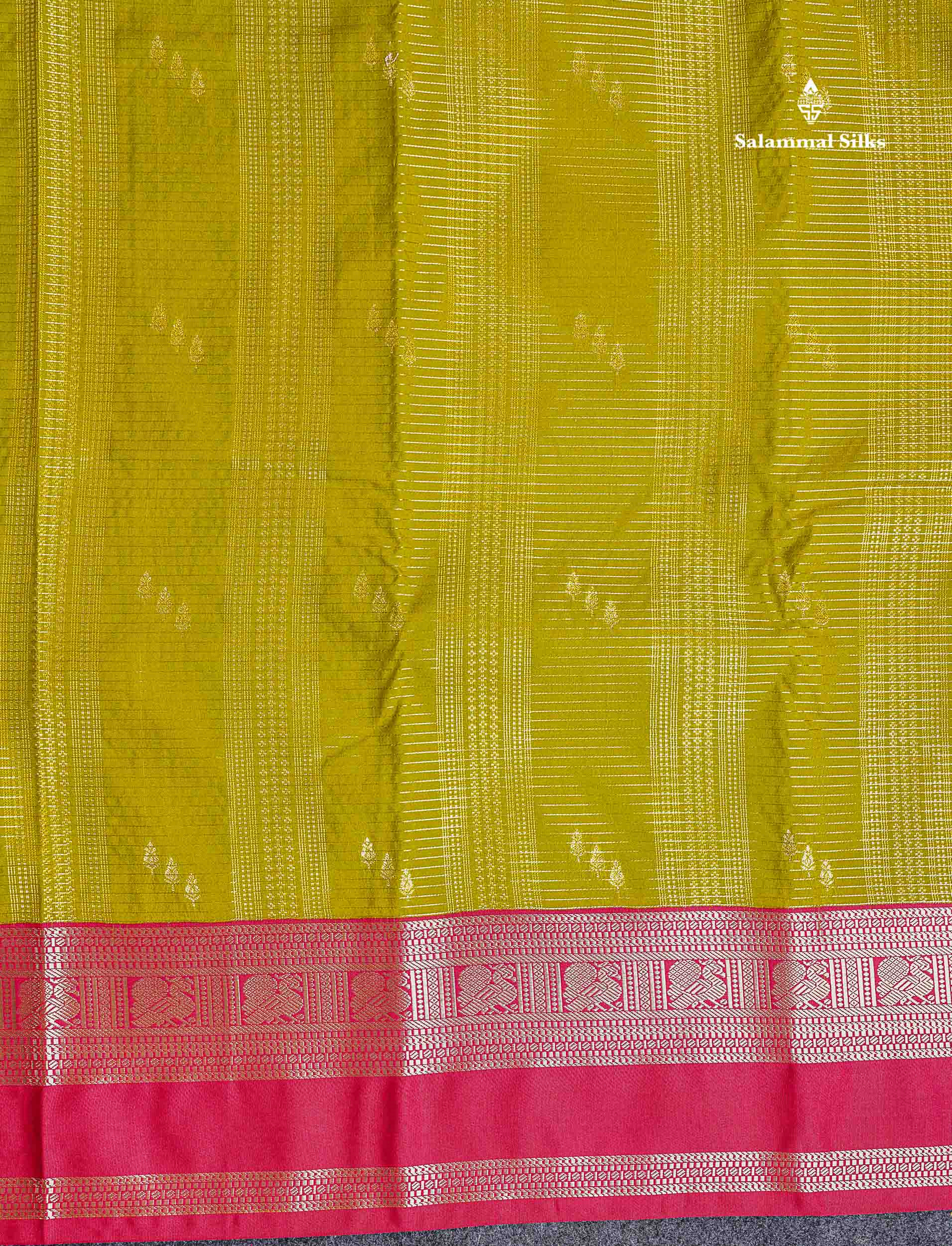 Traditional Border Of Manthulir Green Semi Silk Saree 