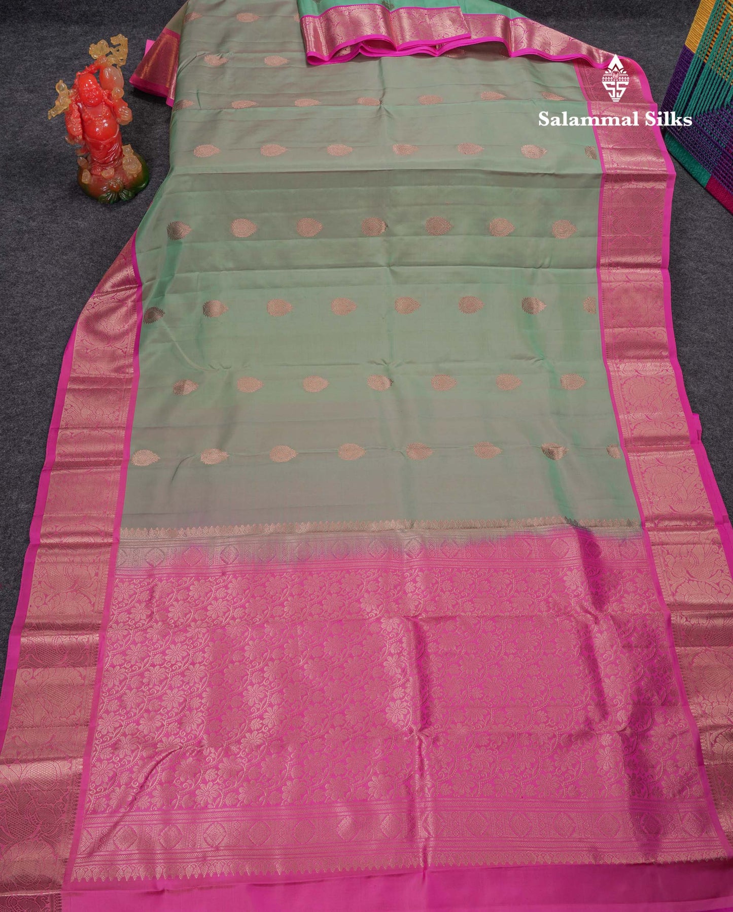 Beautiful Dual Tone Elaichi Green Pure Kanjivaram Silk Saree With Contrast Light Pink Traditional Border