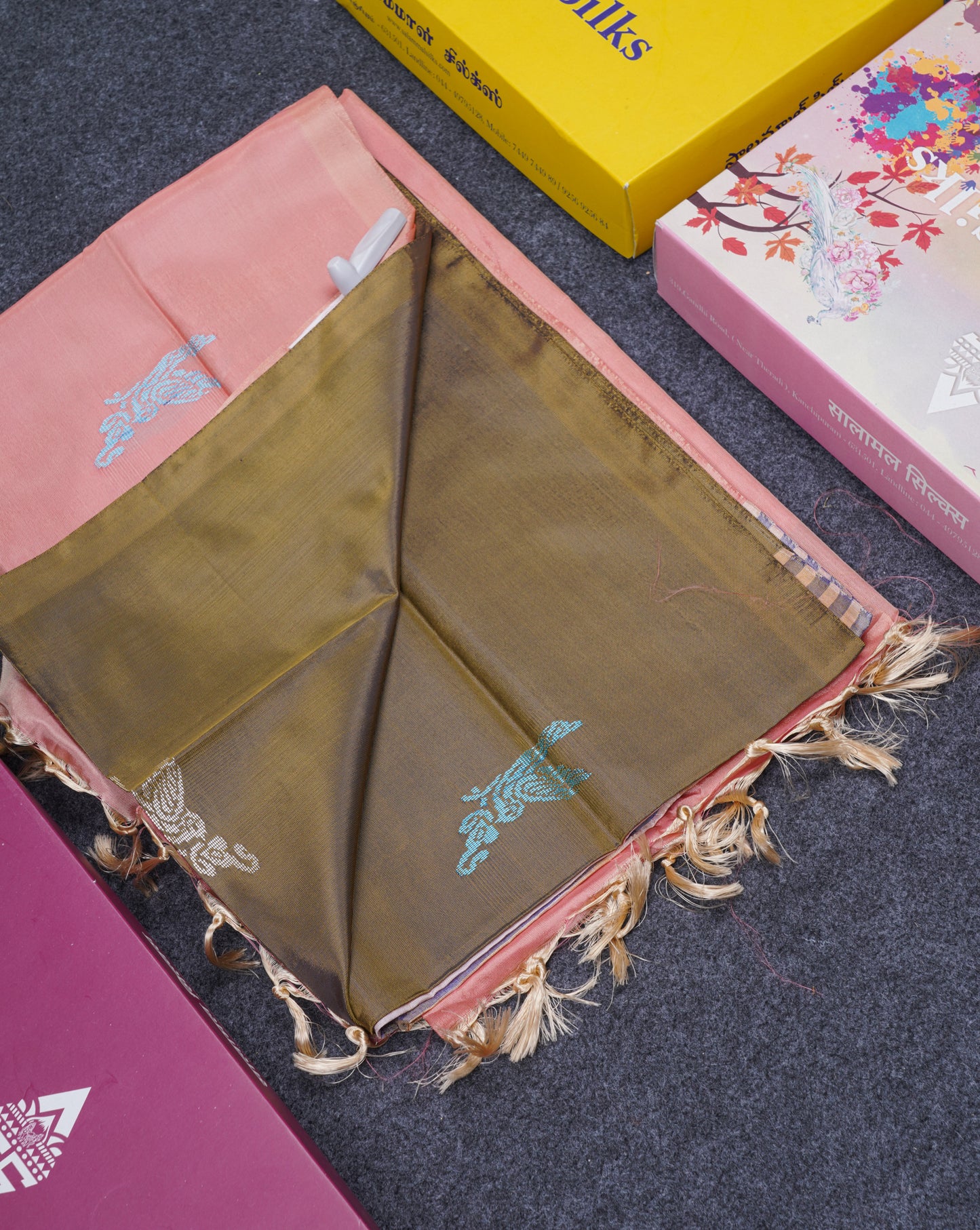 Olive Green Thread work Buttas Banana Pinth Saree (Vaazhainaar Pattu) With Contrast Peach Blouse