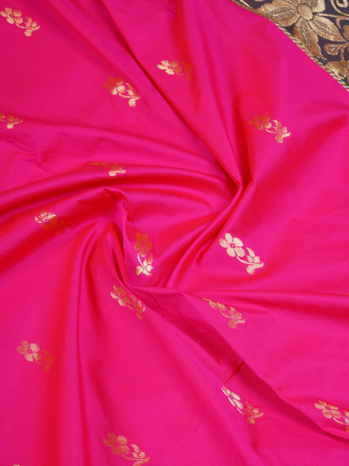 9.5 Yards Semi Silk Saree Pink with Contrast Bottle Green Traditional Rettapet Border